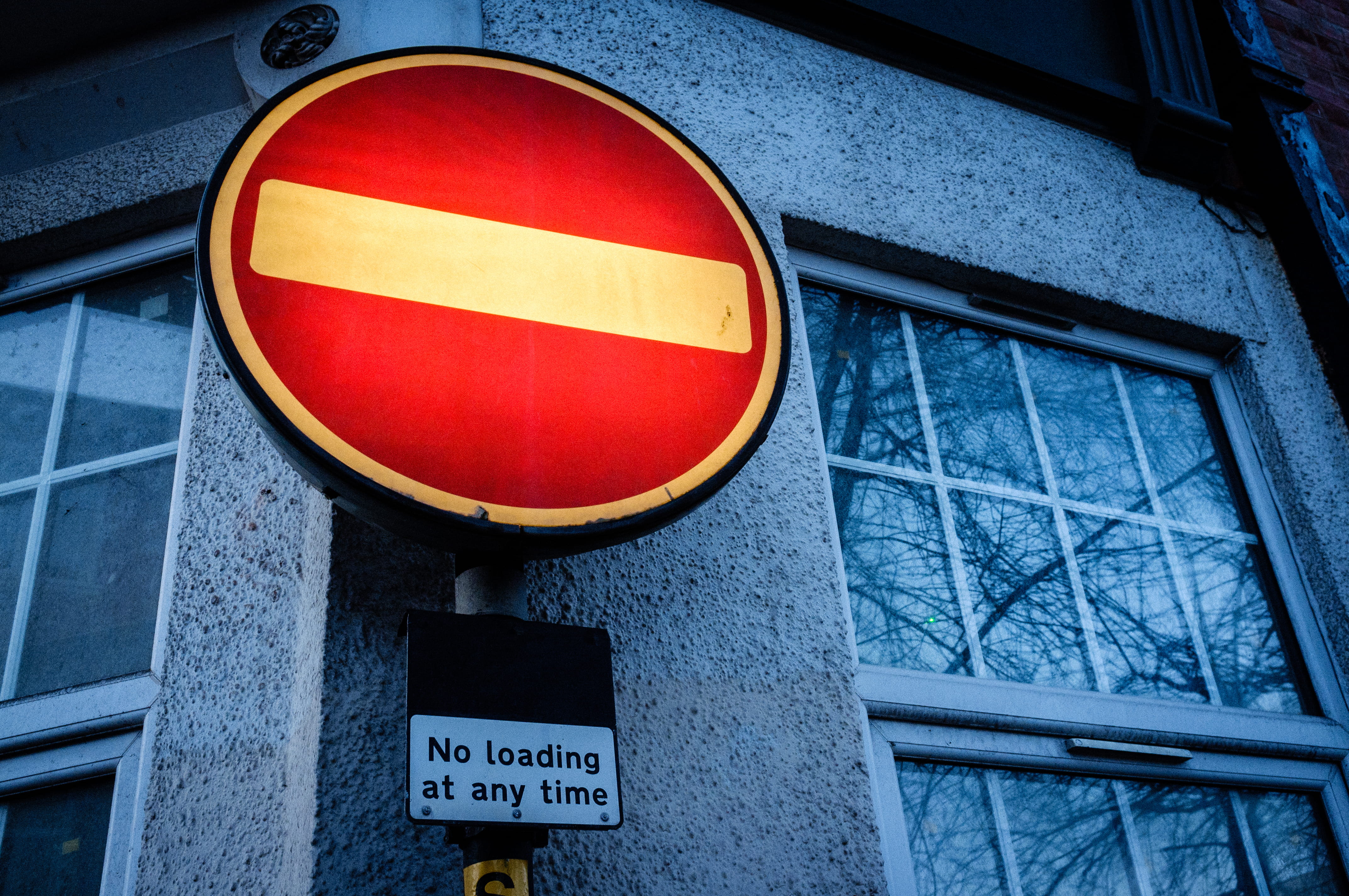 guidance, text, geometric shape, day, architecture, built structure, sign, no parking sign, low angle view, interdit, forbidden, 4K, signal, shape, outdoors, HD Wallpaper