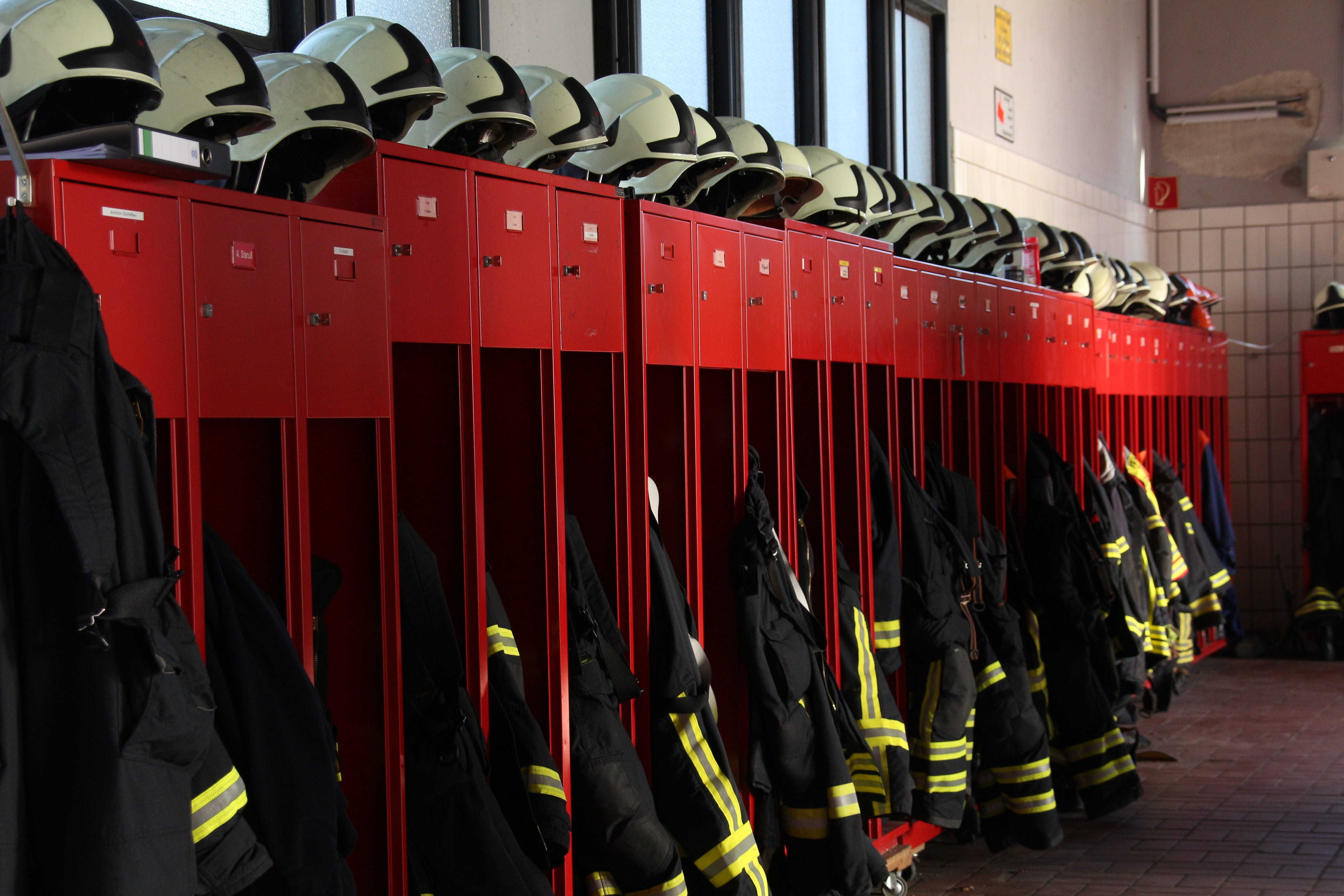 day, 5K, indoors, large group of objects, safety, hanging, side by side, order, in a row, business, architecture, helm, uniform, transportation, security, HD Wallpaper