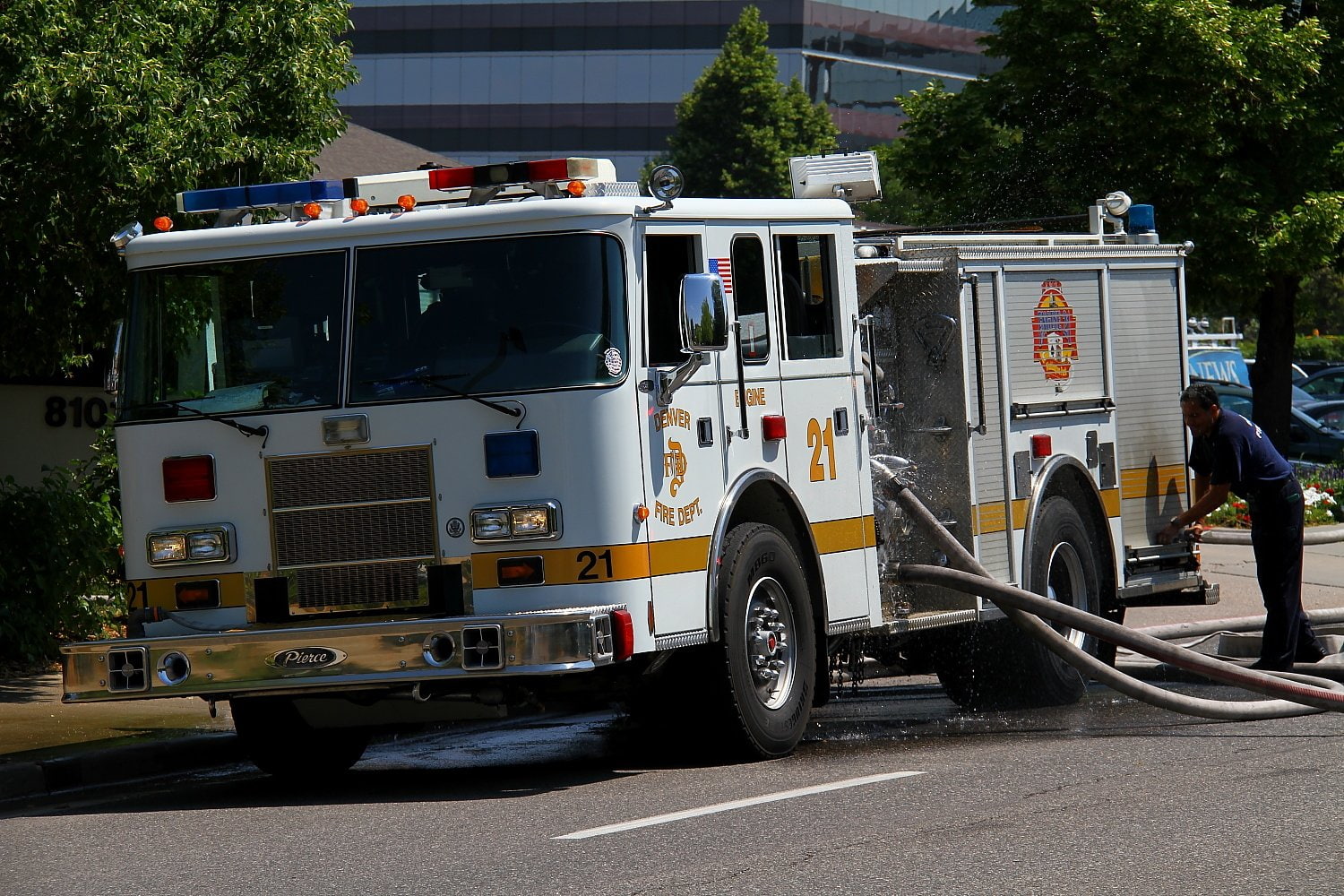 medic, airport, camion, truck, pompier, denver, emergency, rescue, suv, 720P, cars, colorado, departments, fire, usa, HD Wallpaper