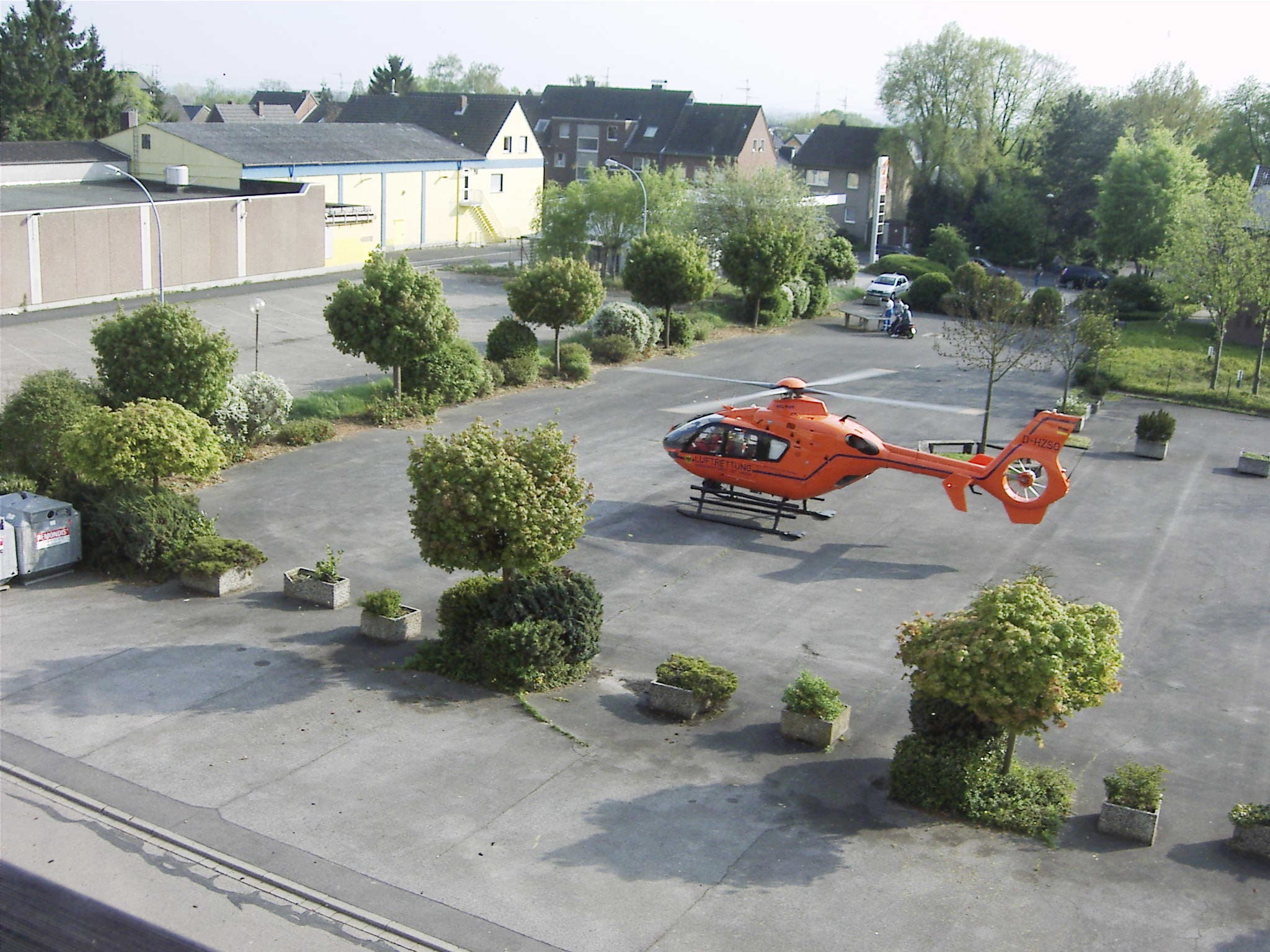 ambulance helicopter, motor vehicle, transportation, sunlight, growth, built structure, day, mode of transportation, rescue helicopter, city, plant, no people, HD Wallpaper