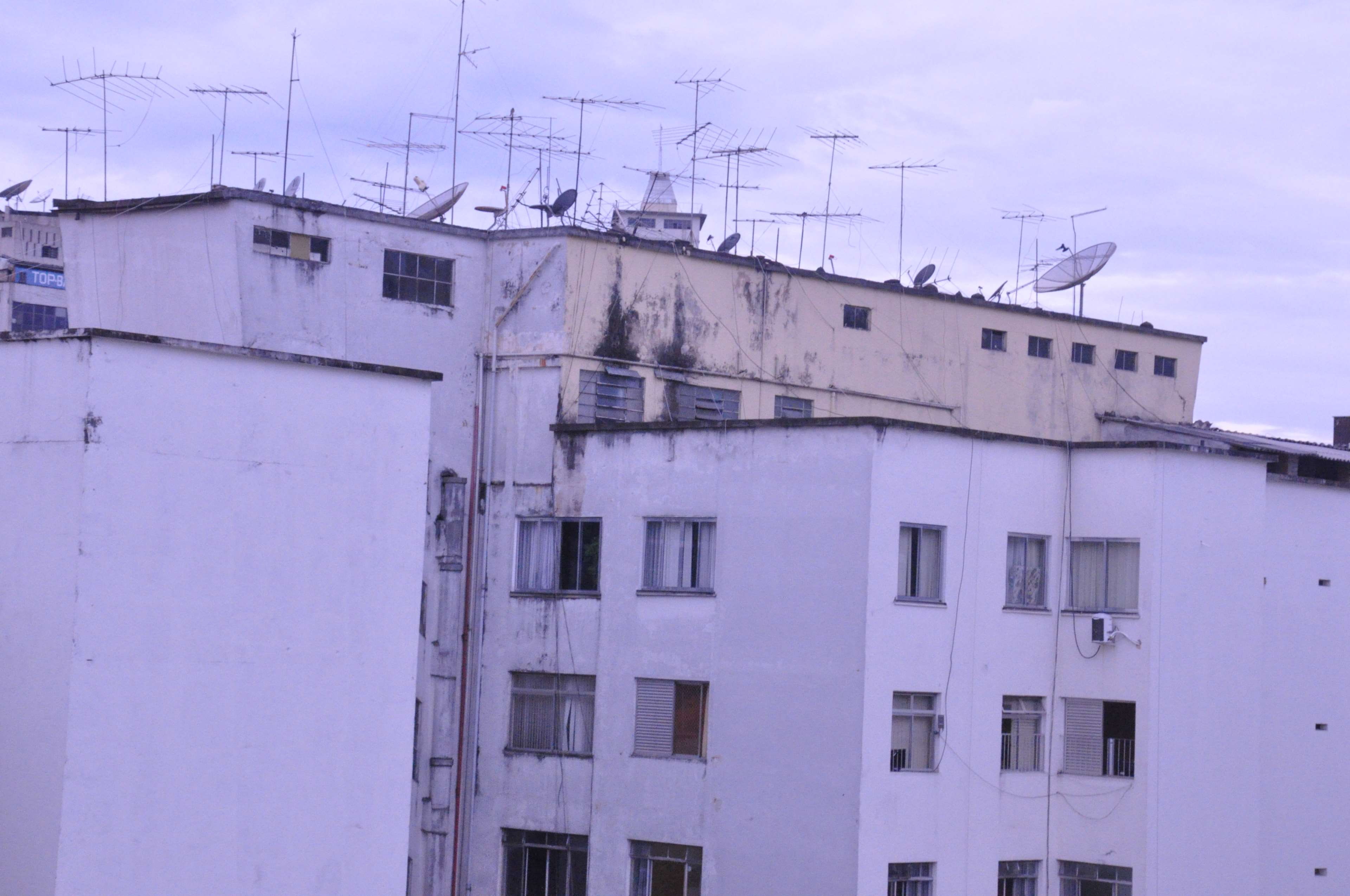 outdoors, technology, edificio, plaza, television aerial, cidade, calle, building exterior, day, city, communication, house, antenna, 4K, belo horizonte, HD Wallpaper