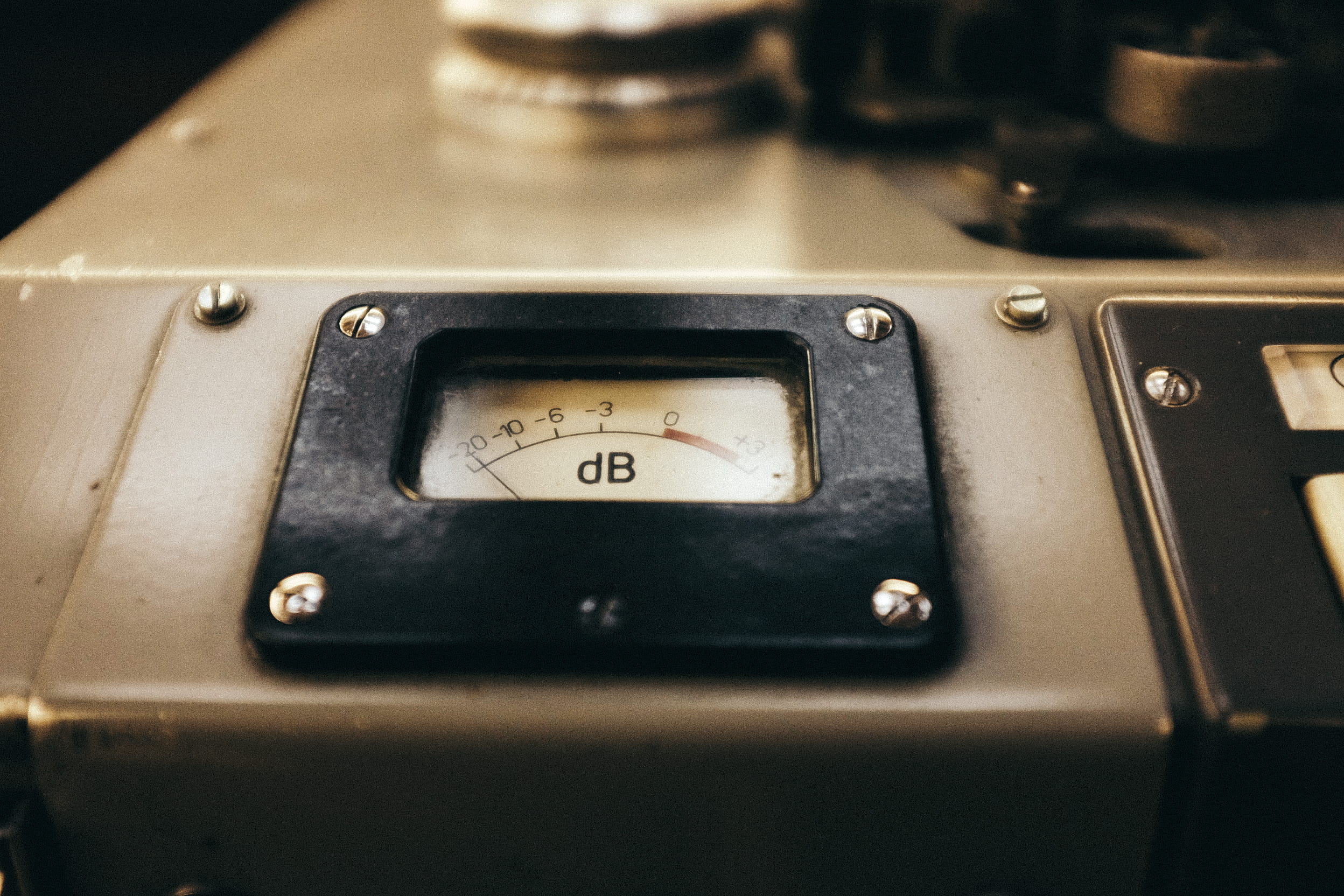 western script, connection, 1080P, selective focus, no people, budapest, indoors, equipment, machinery, push button, old, close-up, still life, vintage, HD Wallpaper