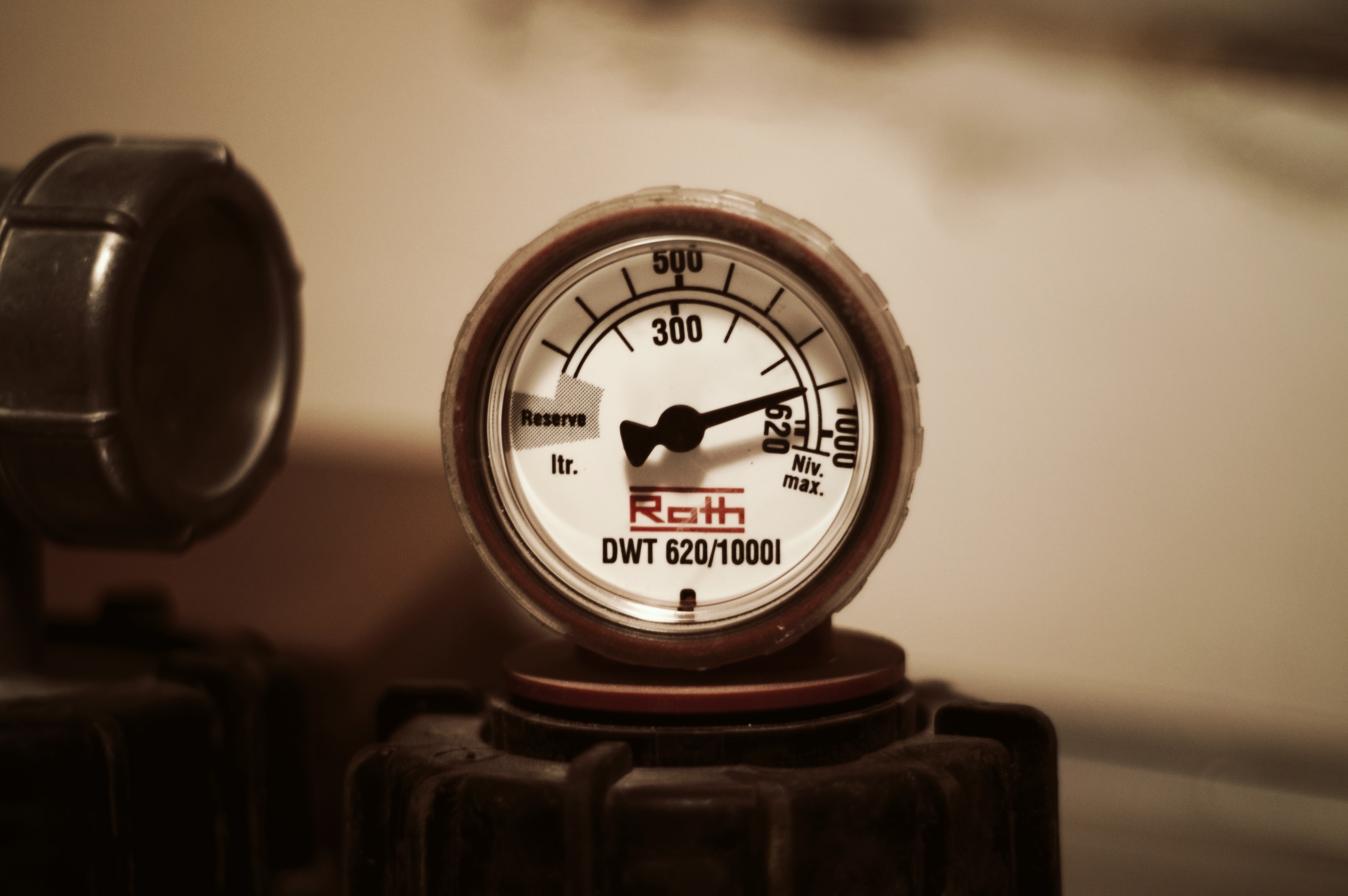 no people, valve, communication, indoors, instrument of measurement, temperature, thermometer, geometric shape, man made object, focus on foreground, machinery, HD Wallpaper