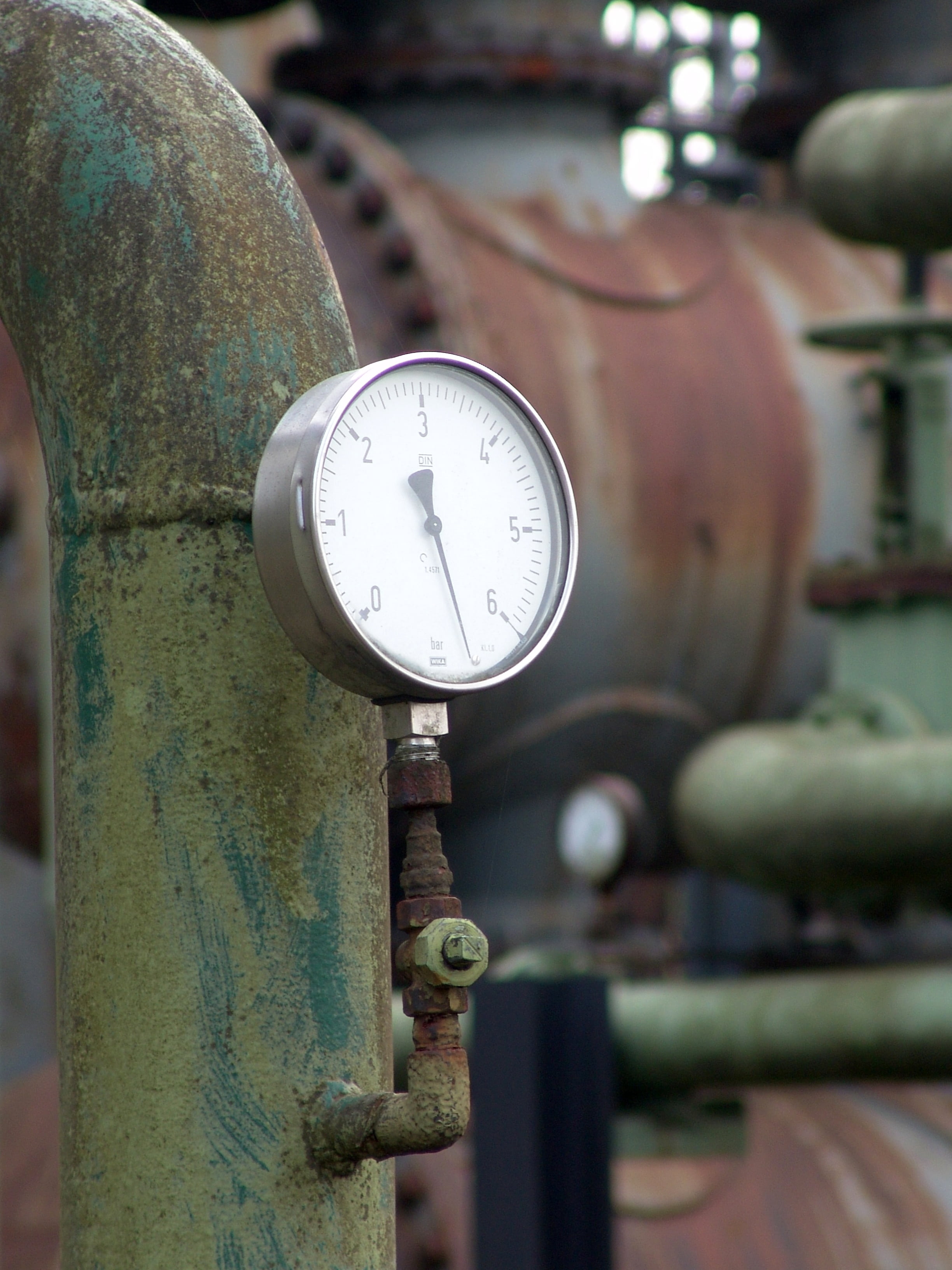 metal, manufacturing equipment, instrument of Measurement, physical Pressure, factory, focus on foreground, rusty, number, industry, pipeline, deterioration, Phone HD Wallpaper