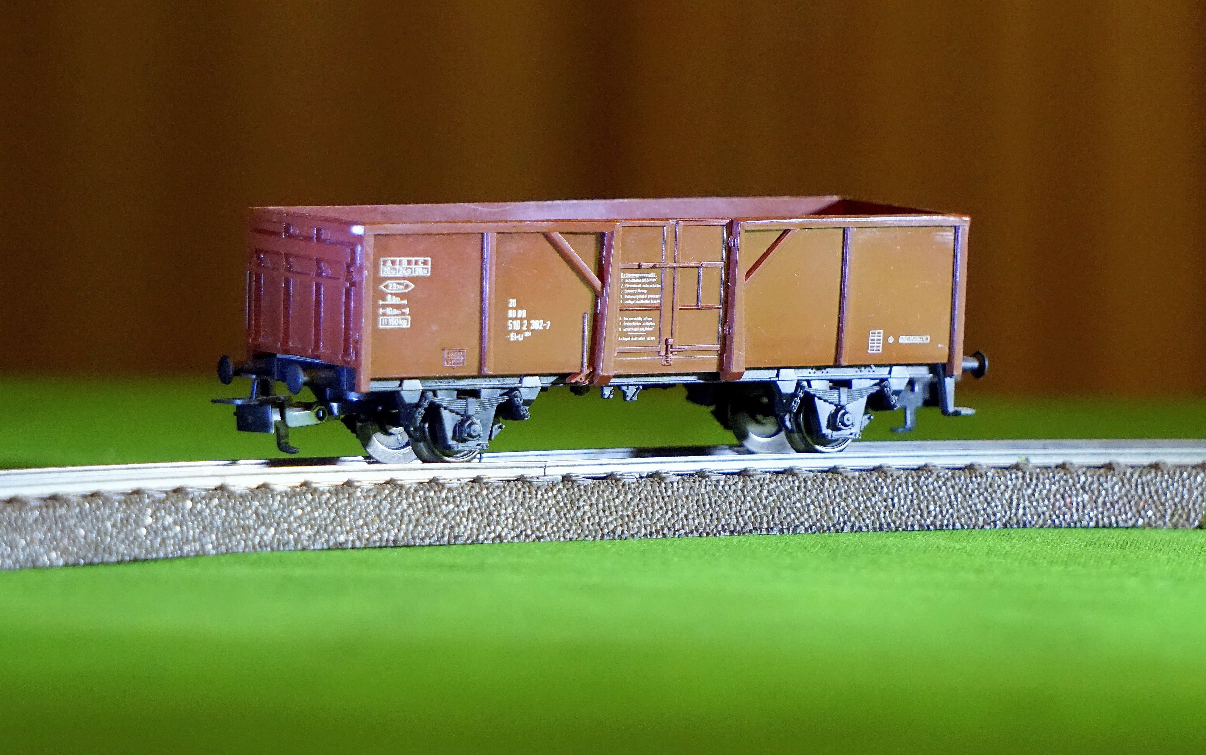 technology, railroad Track, railways, railway, old, industry, toy, yellow, trains, mode of transportation, sign, business, wagon, land vehicle, via, close-up, HD Wallpaper