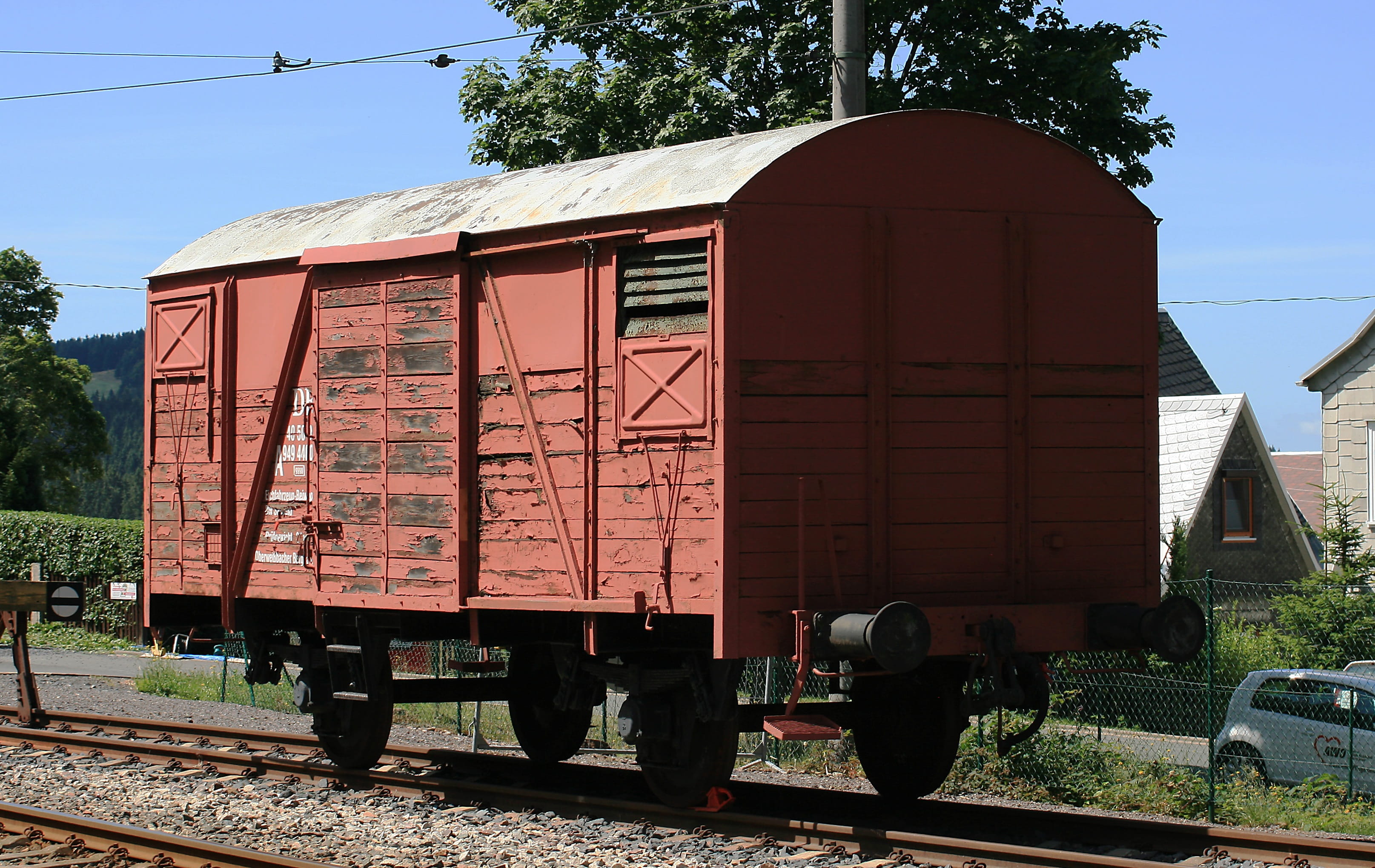 travel, tree, 2K, railroad car, sky, nature, no people, day, goods wagons, mode of transportation, transportation, rail transportation, sunlight, train, HD Wallpaper