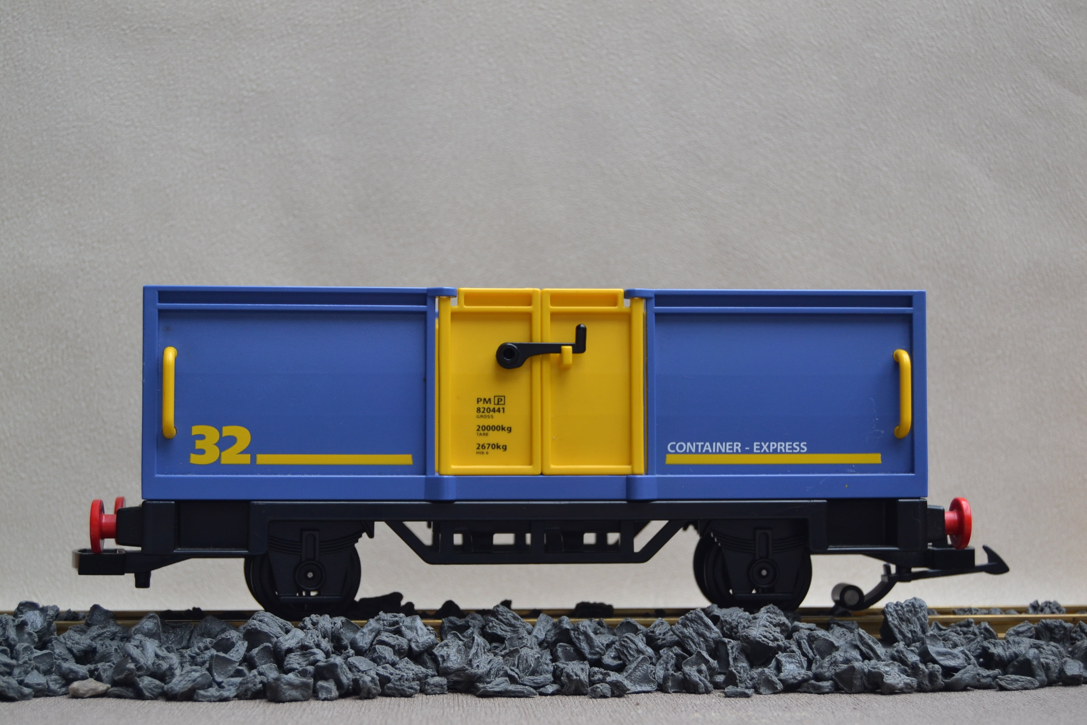 travel, goods wagons, transportation, freight Transportation, blue, yellow, copy space, track 1, car, model railway, outdoors, architecture, road, land Vehicle, HD Wallpaper