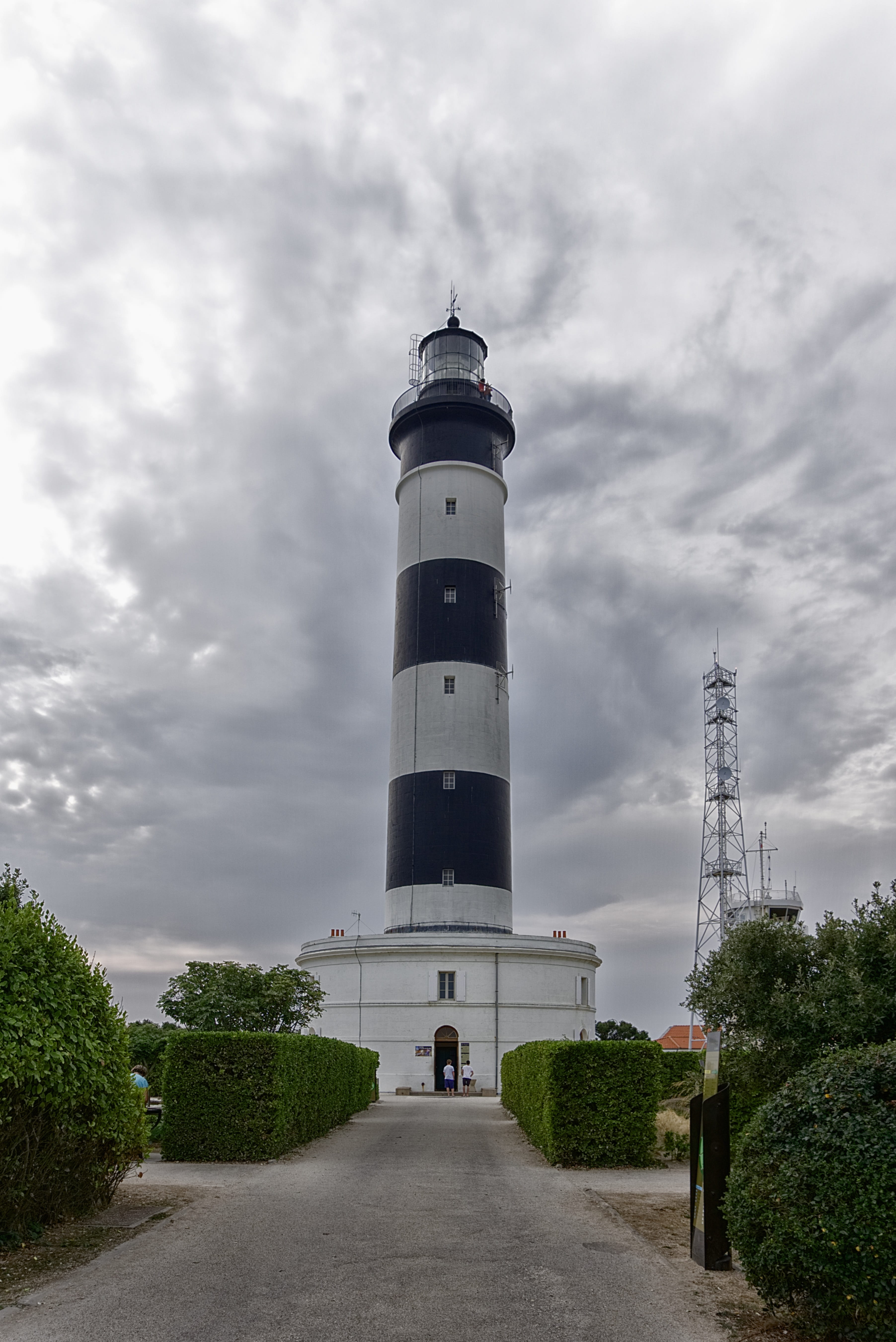 architecture, oléron, chassiron lighthouse, direction, 5K, guidance, security, charente-maritime, tall - high, the way forward, protection, built structure, Phone HD Wallpaper