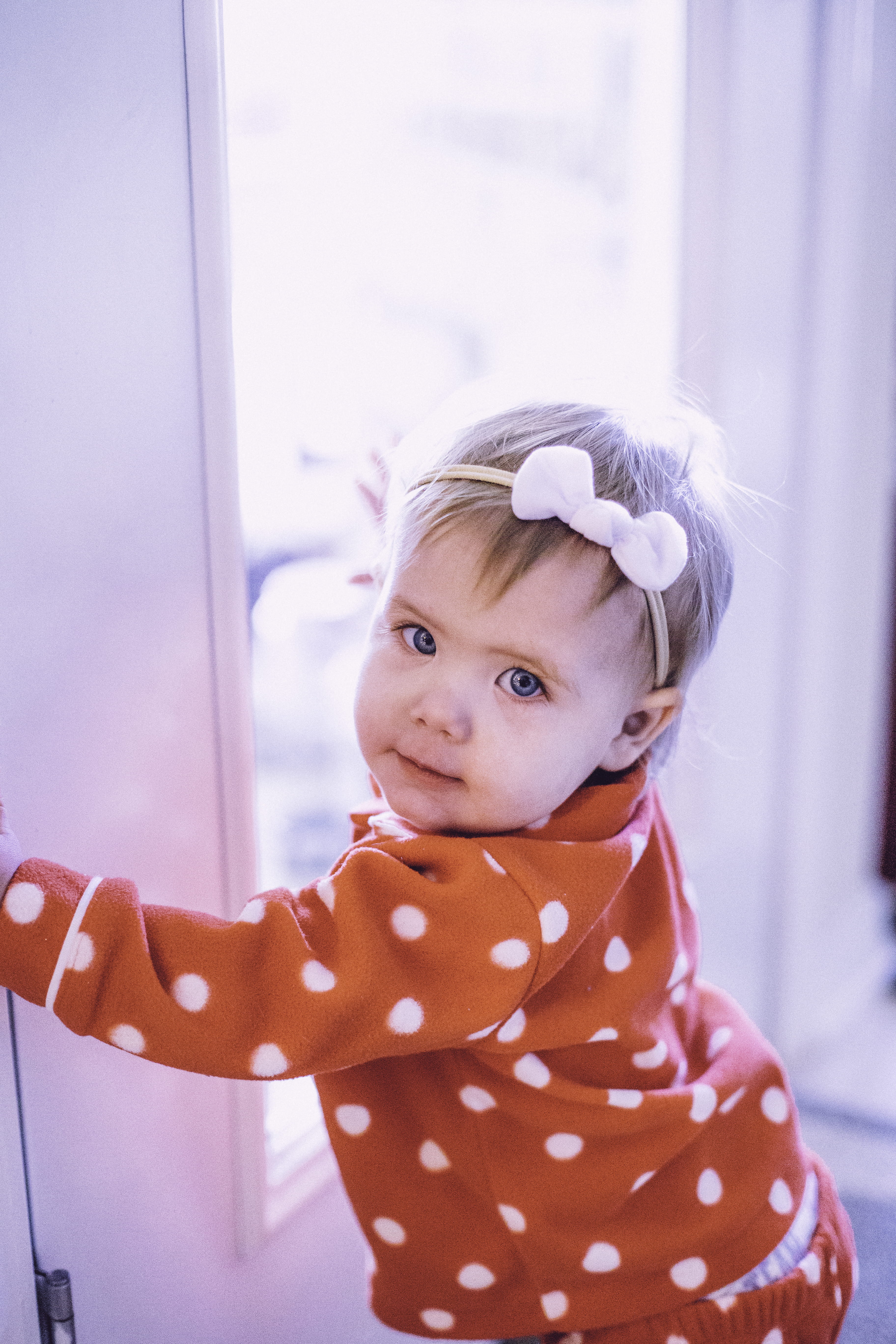 leaning, lifestyles, child, real people, casual clothing, polka dot, holding, camera, morning, portrait, innocence, one person, looking, focus on foreground, Phone HD Wallpaper