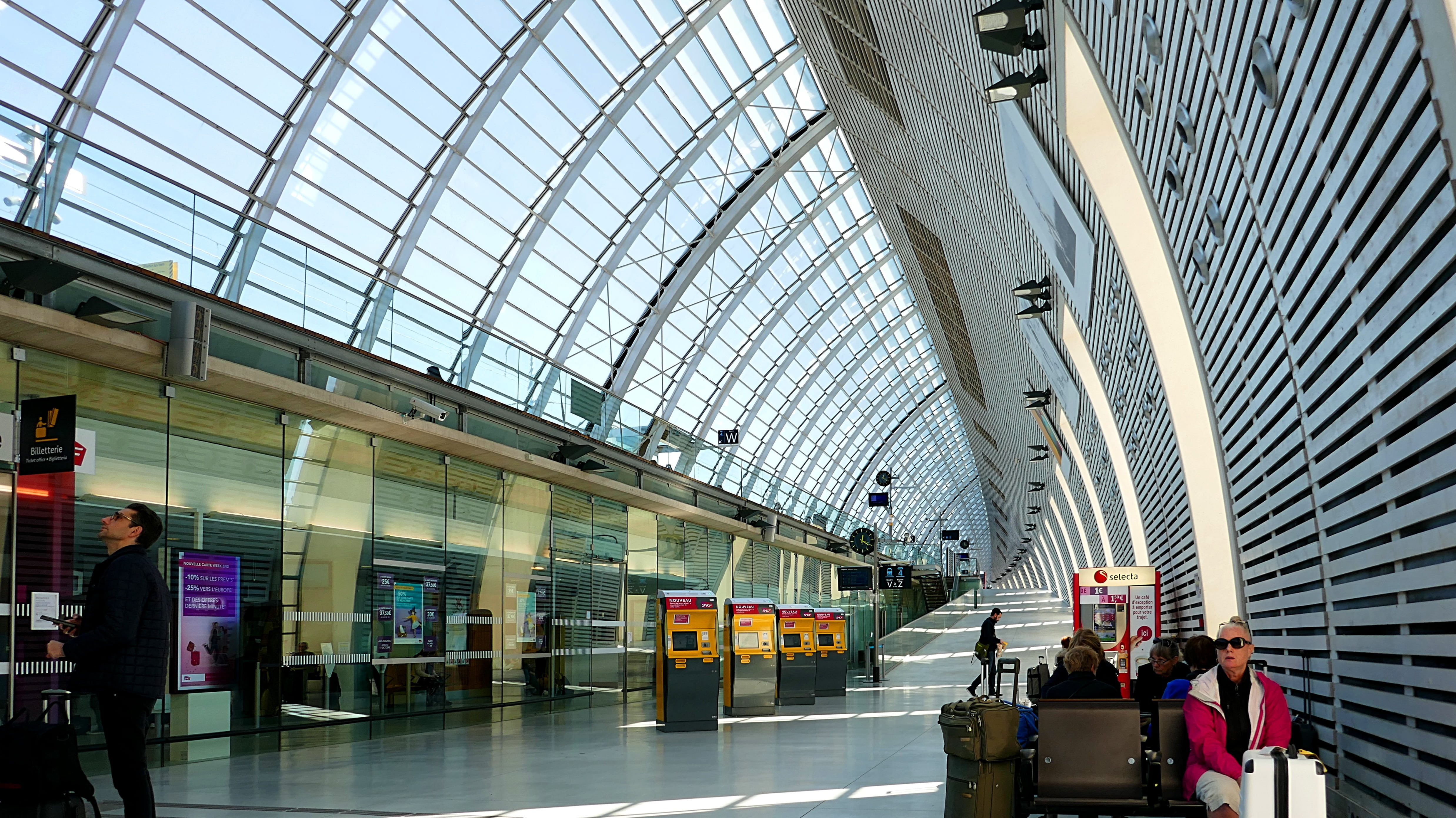 near, day, travel, rail, standing, airport, city, people, man, train, building exterior, post, tgv, built Structure, 4K, transportation, walking, glass - material, HD Wallpaper