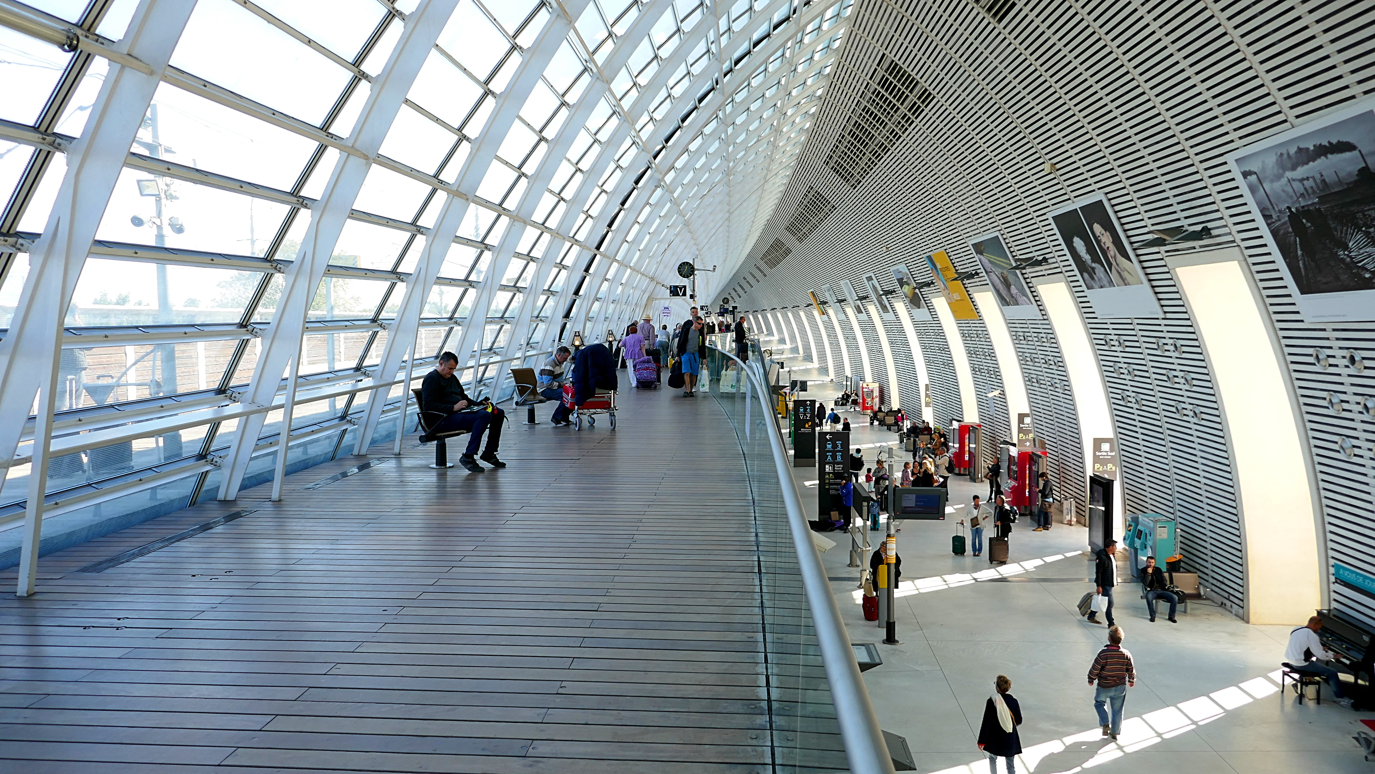 adult, city, real people, people, tourism, tgv, transportation, 5K, airport departure area, france, indoors, station, men, walking, travel, flooring, group of people, HD Wallpaper
