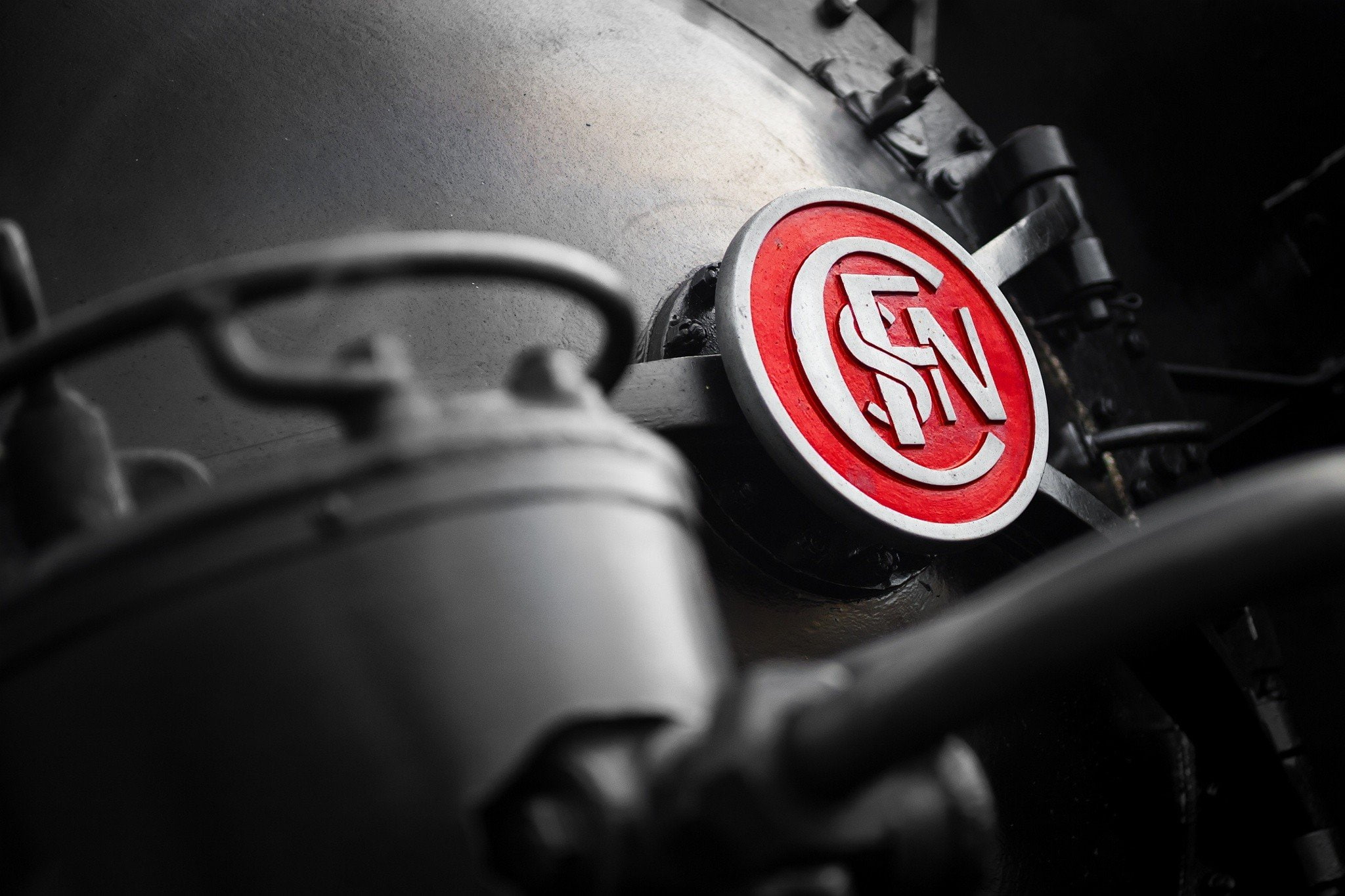 Train, Pipes, 1080P, Railway, SNCF, macro, parts, logo, photography, Locomotive, HD Wallpaper