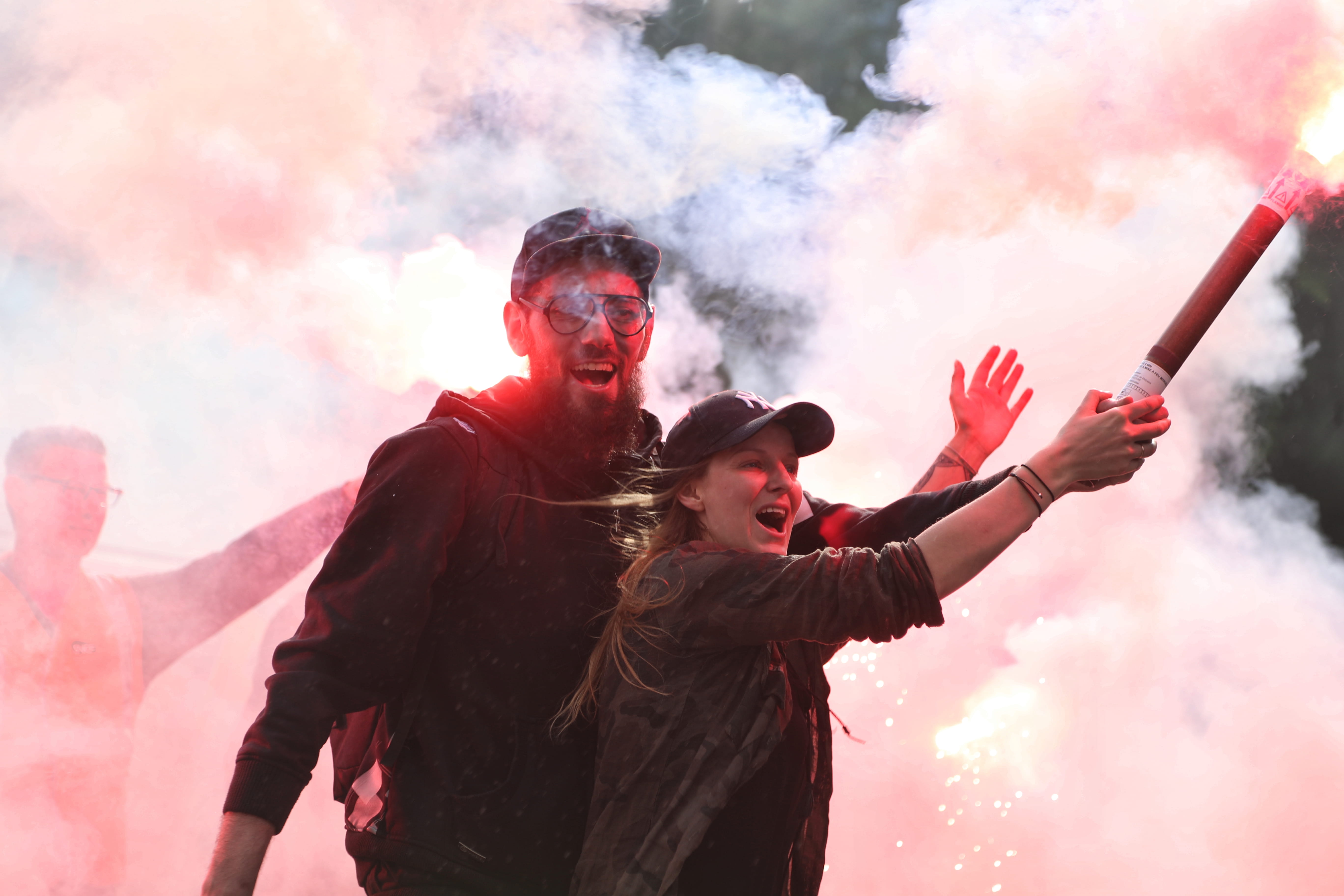 fumigène, enjoyment, standing, manif, leisure activity, emotion, men, two people, arms raised, human arm, station, positive emotion, street, togetherness, HD Wallpaper