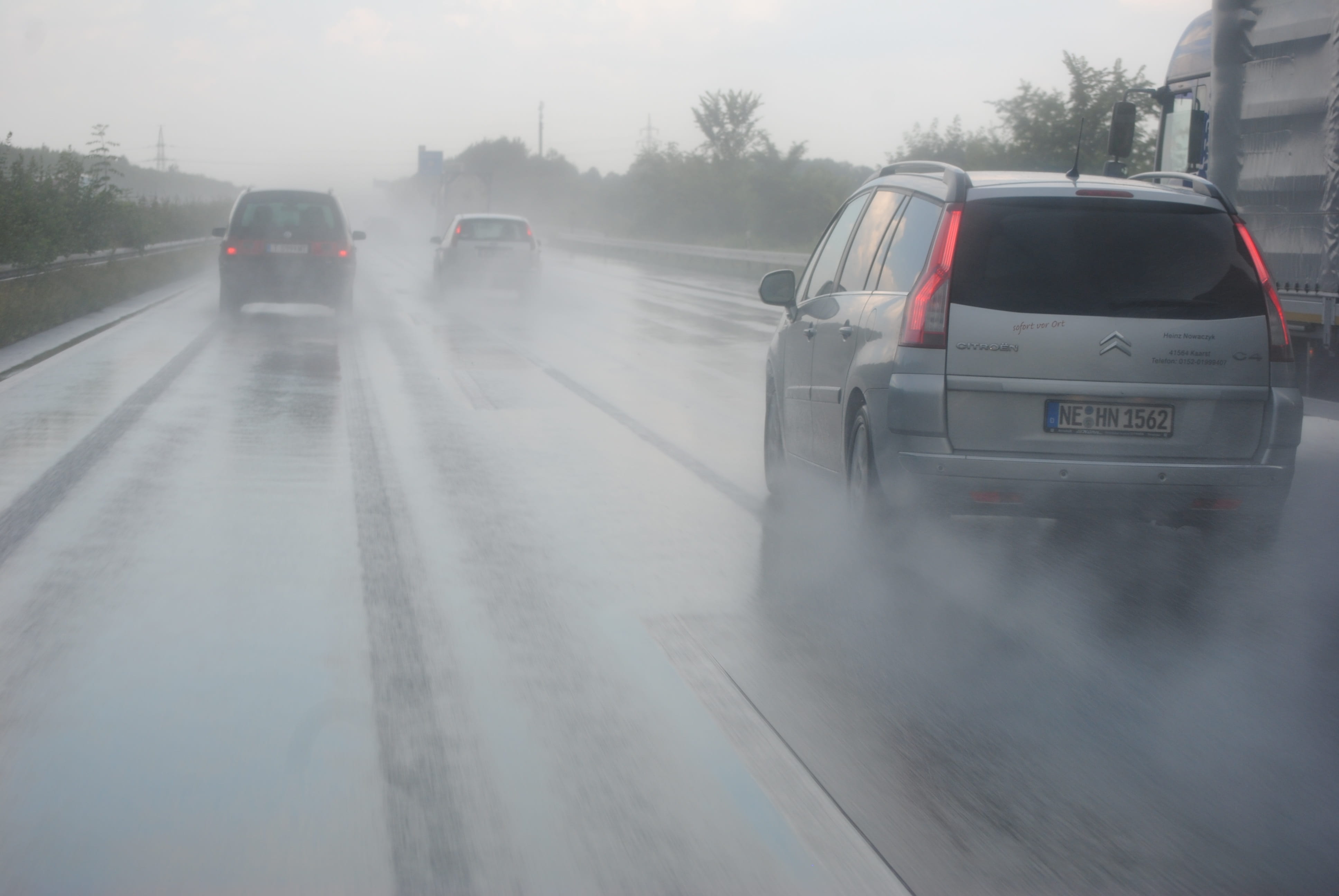 asphalt, traffic, 4K, tail light, driving school, rain, wet, citroen, silver, city, vehicle, fog, near, day, on the move, remote traffic, driving a car, HD Wallpaper