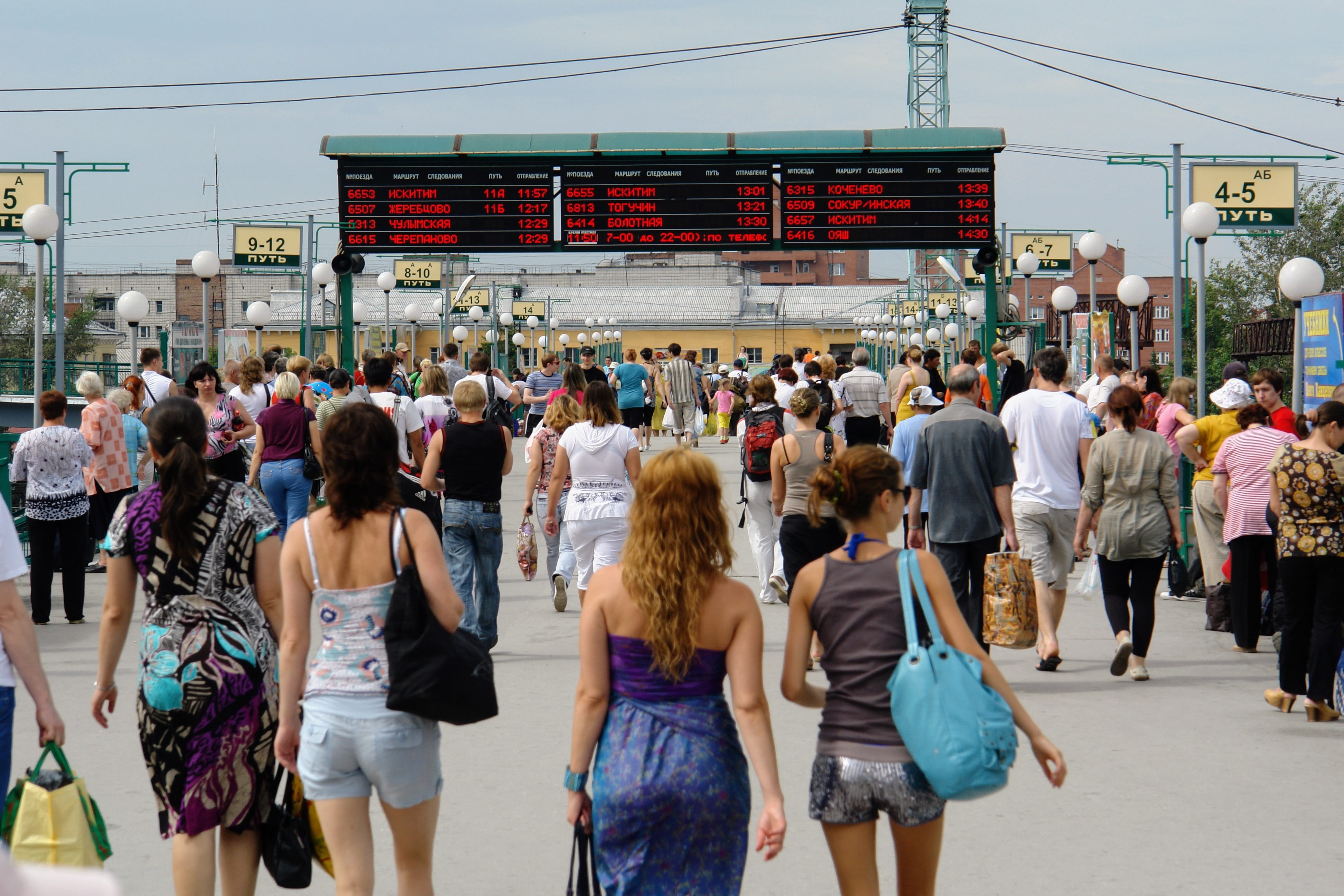Group Of People, building exterior, outdoors, lifestyles, trans-siberian railway, large group of people, novosibirsk, city, adult, stop, Railway Station, HD Wallpaper