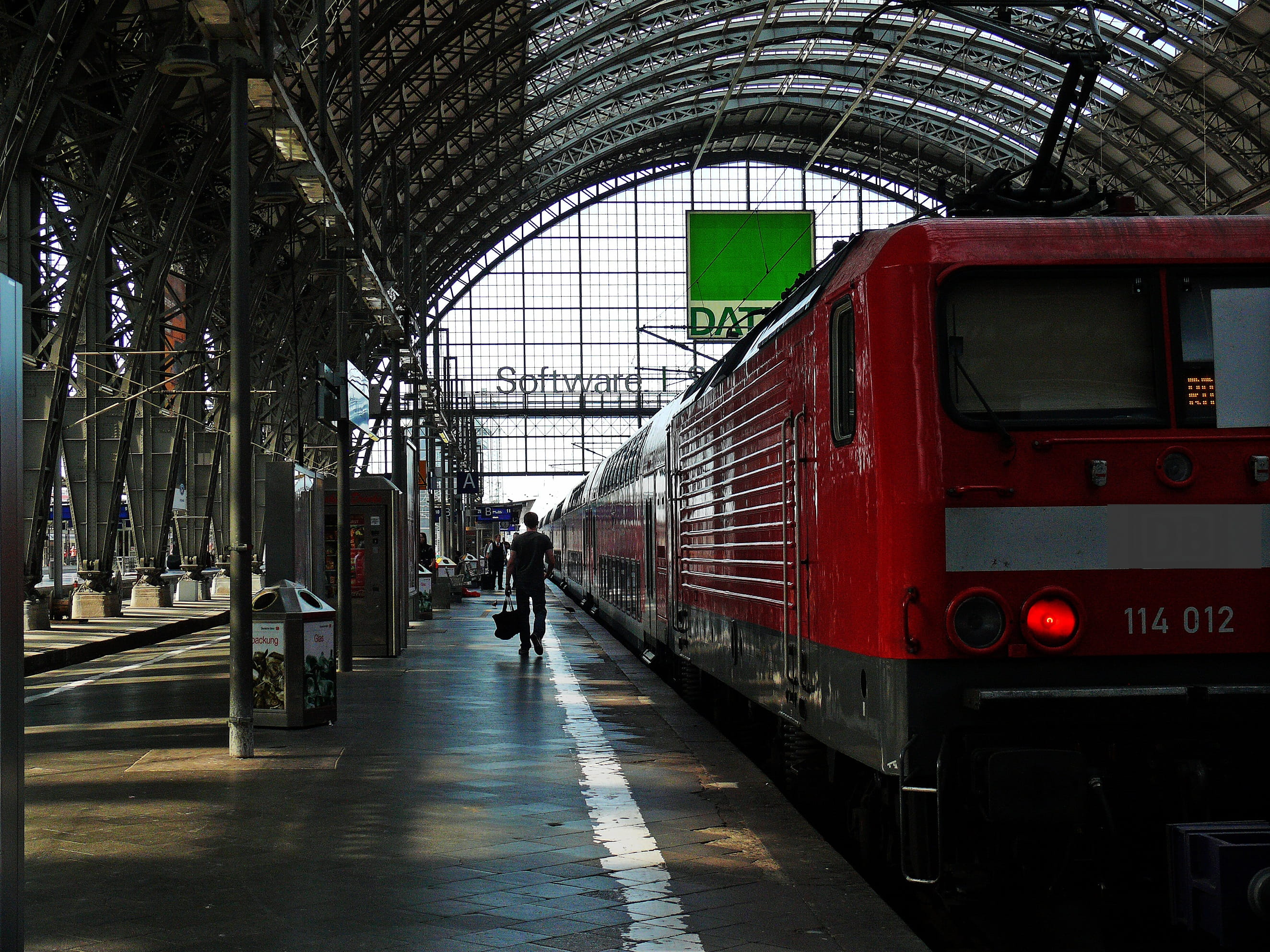 day, people, frankfurt am main germany, women, public transportation, waiting, frankfurt main, traffic, hesse, passenger train, train, transportation, railroad station, HD Wallpaper