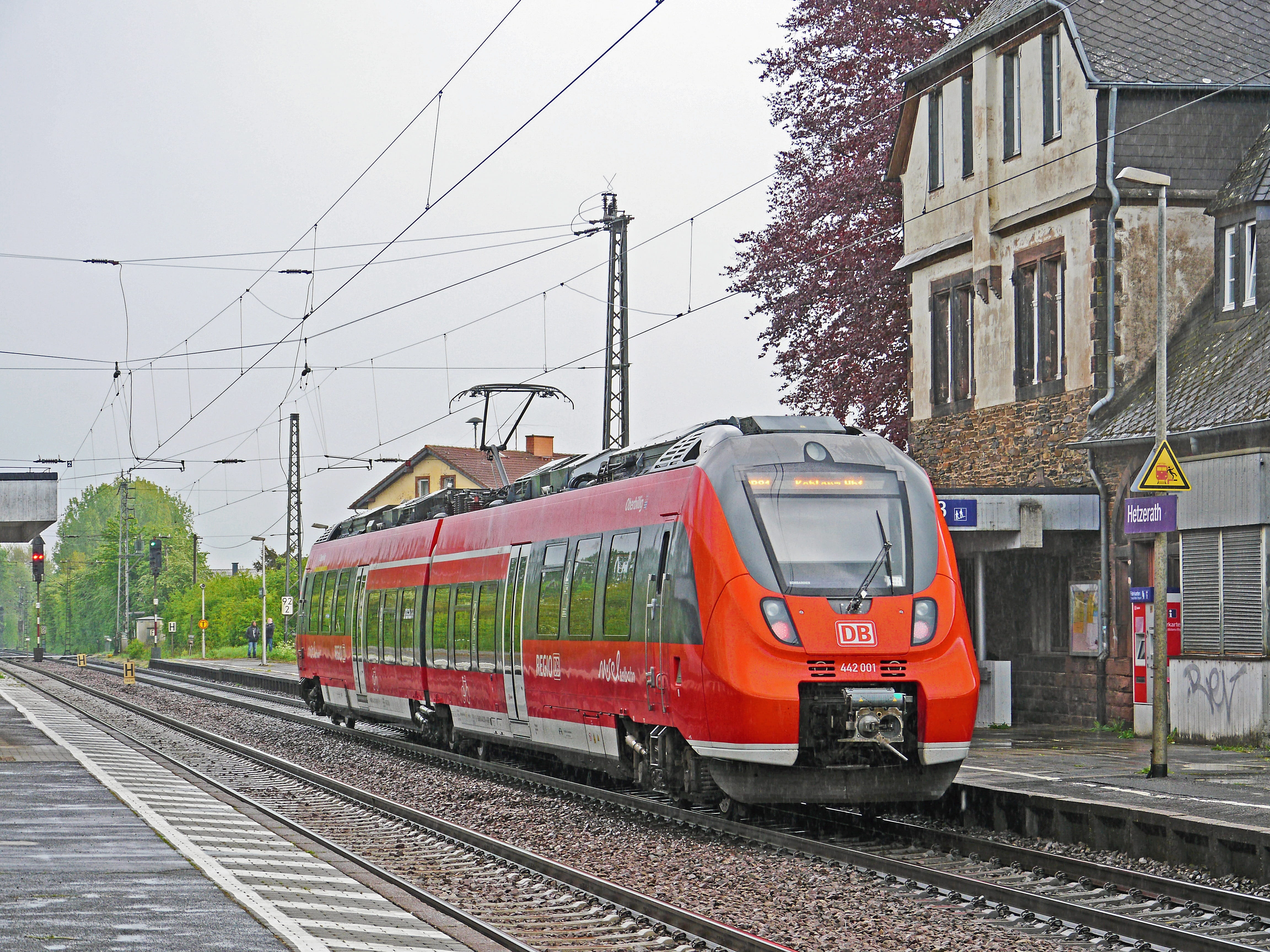 platform, electric locomotive, rail transportation, railway station, railroad car, red, br442, train, day, sky, dbag, passenger train, building exterior, HD Wallpaper