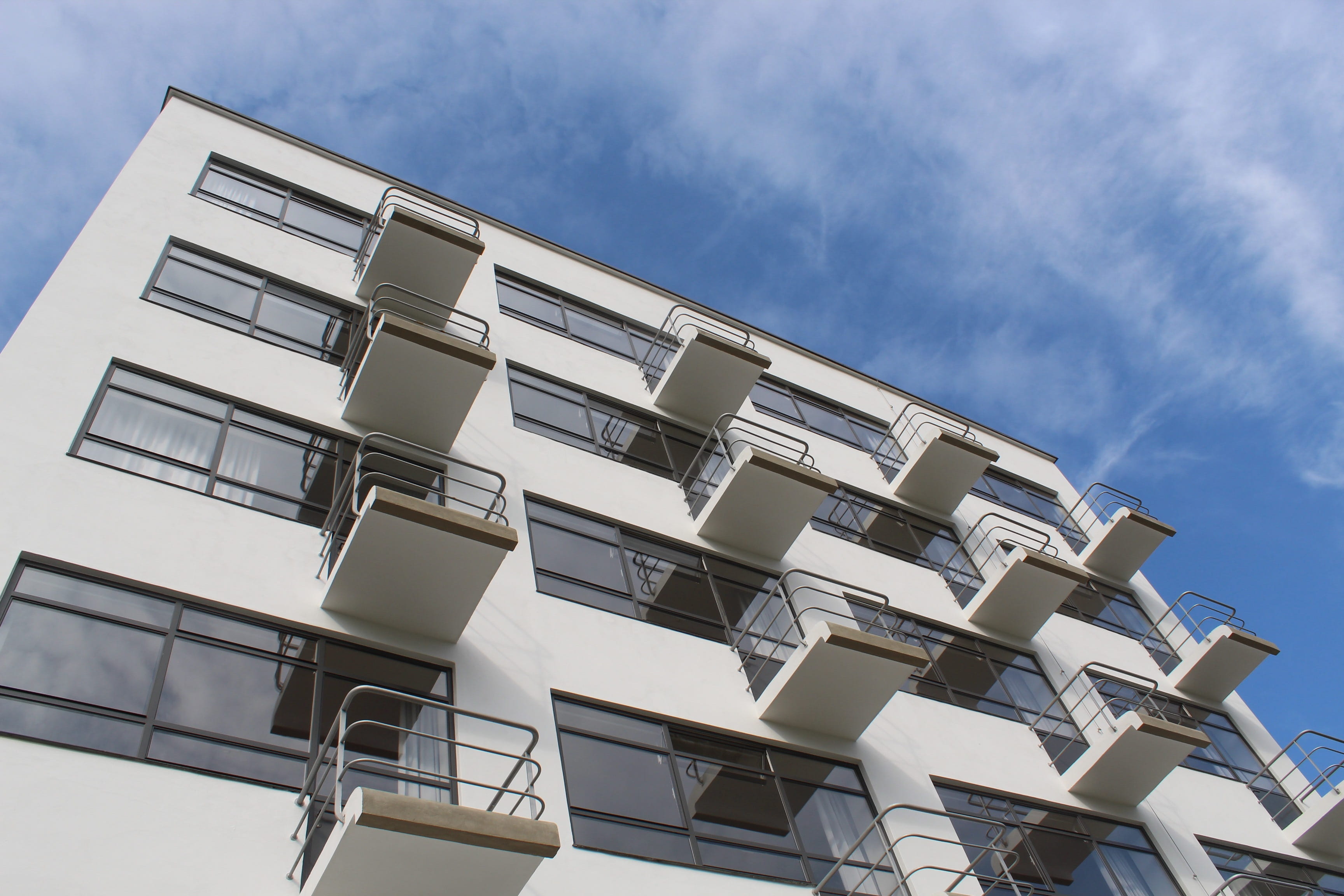 attraction, building exterior, dessau, day, tourists, built structure, landmark, city, 2K, apartment, no people, sky, historic preservation, outdoors, HD Wallpaper