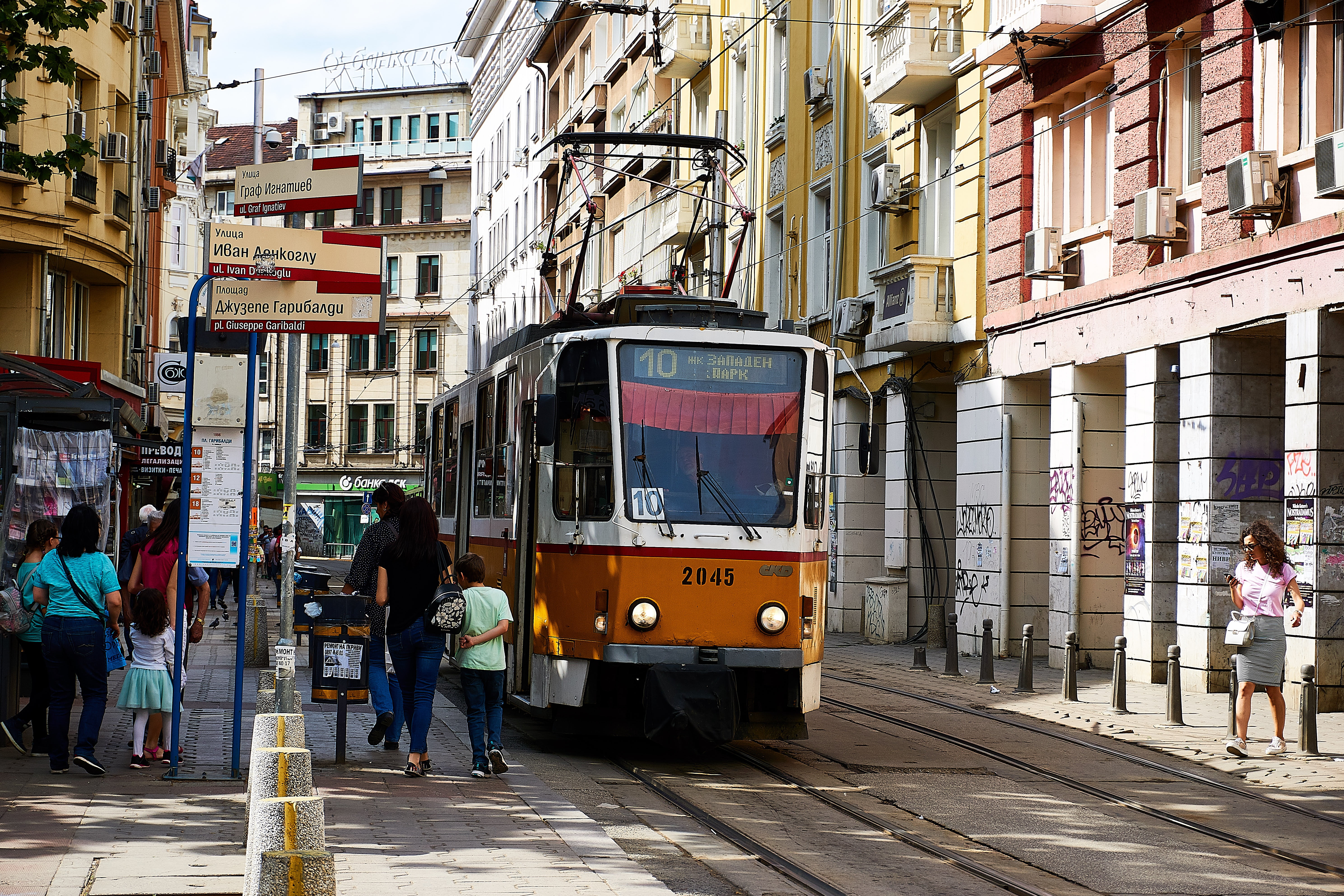 current, 5K, technology, architecture, outdoors, city, city street, group of people, mode of transportation, sofia, railroad track, day, tram, upper lines, HD Wallpaper