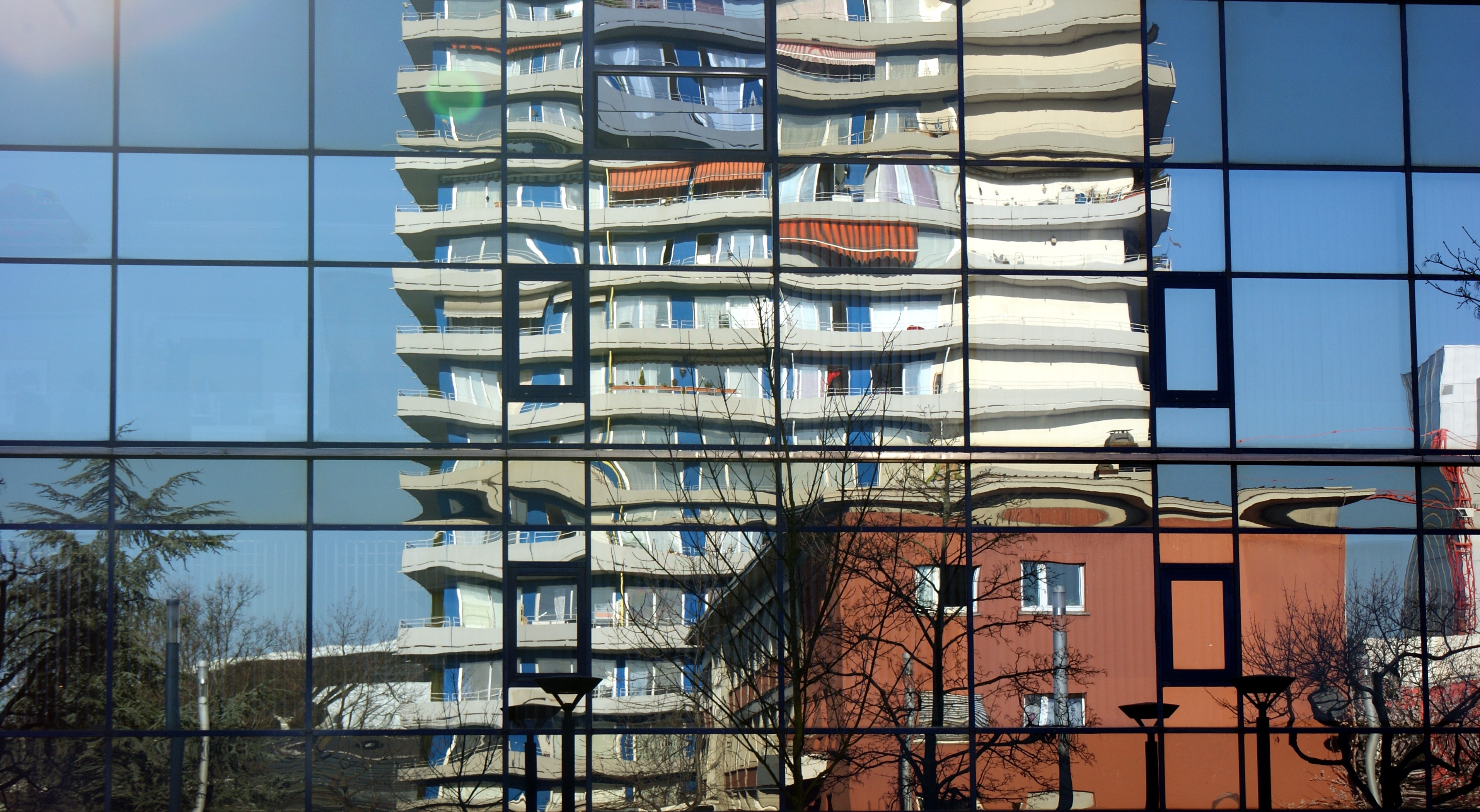 sunlight, building exterior, office building, facade, glass - material, architecture, residential district, nature, low angle view, sky, apartment, modern, HD Wallpaper
