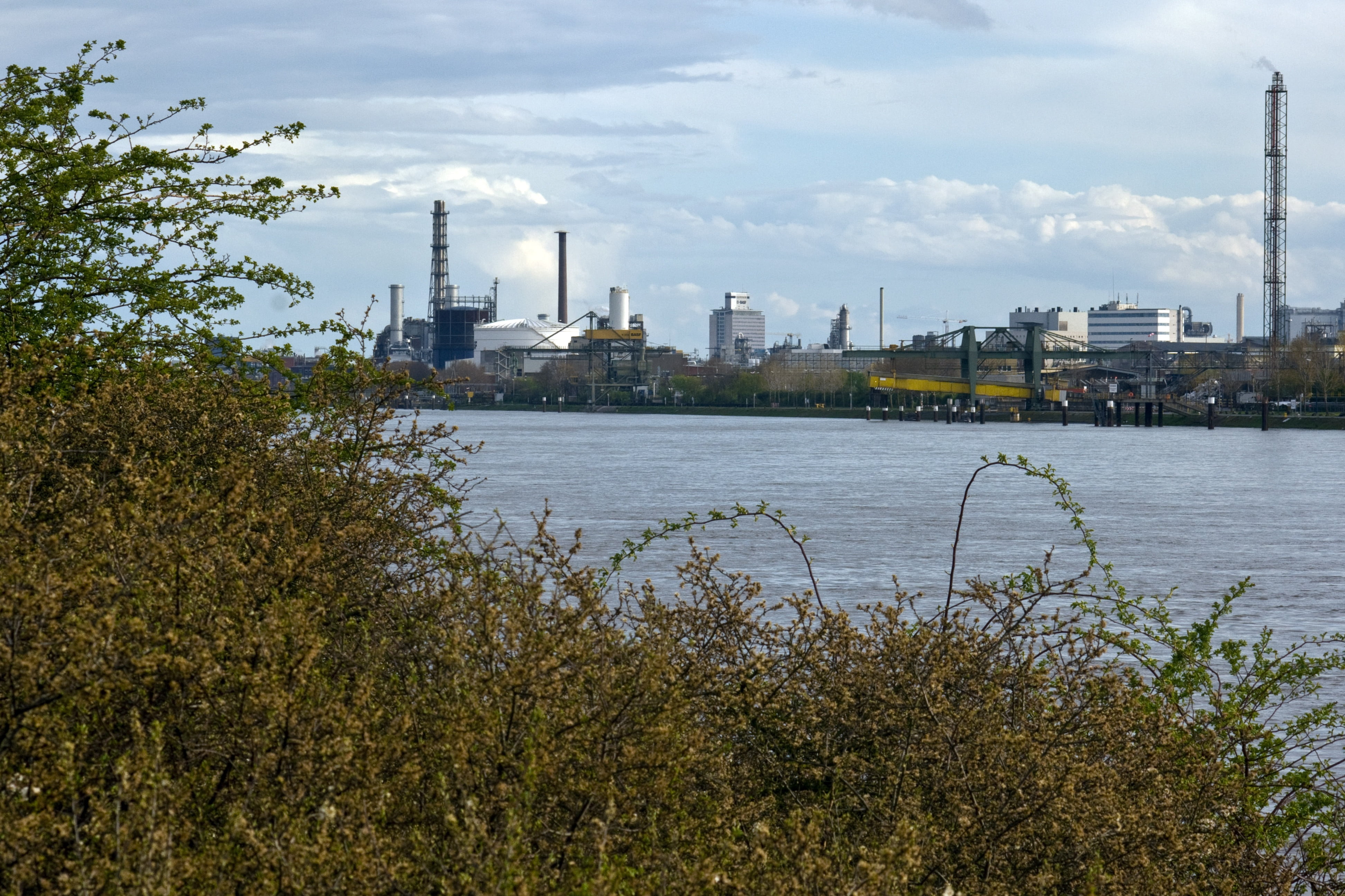 nature, business, 4K, fuel and power generation, smoke stack, building exterior, outdoors, built structure, day, industrial plant, water, industrial building, HD Wallpaper