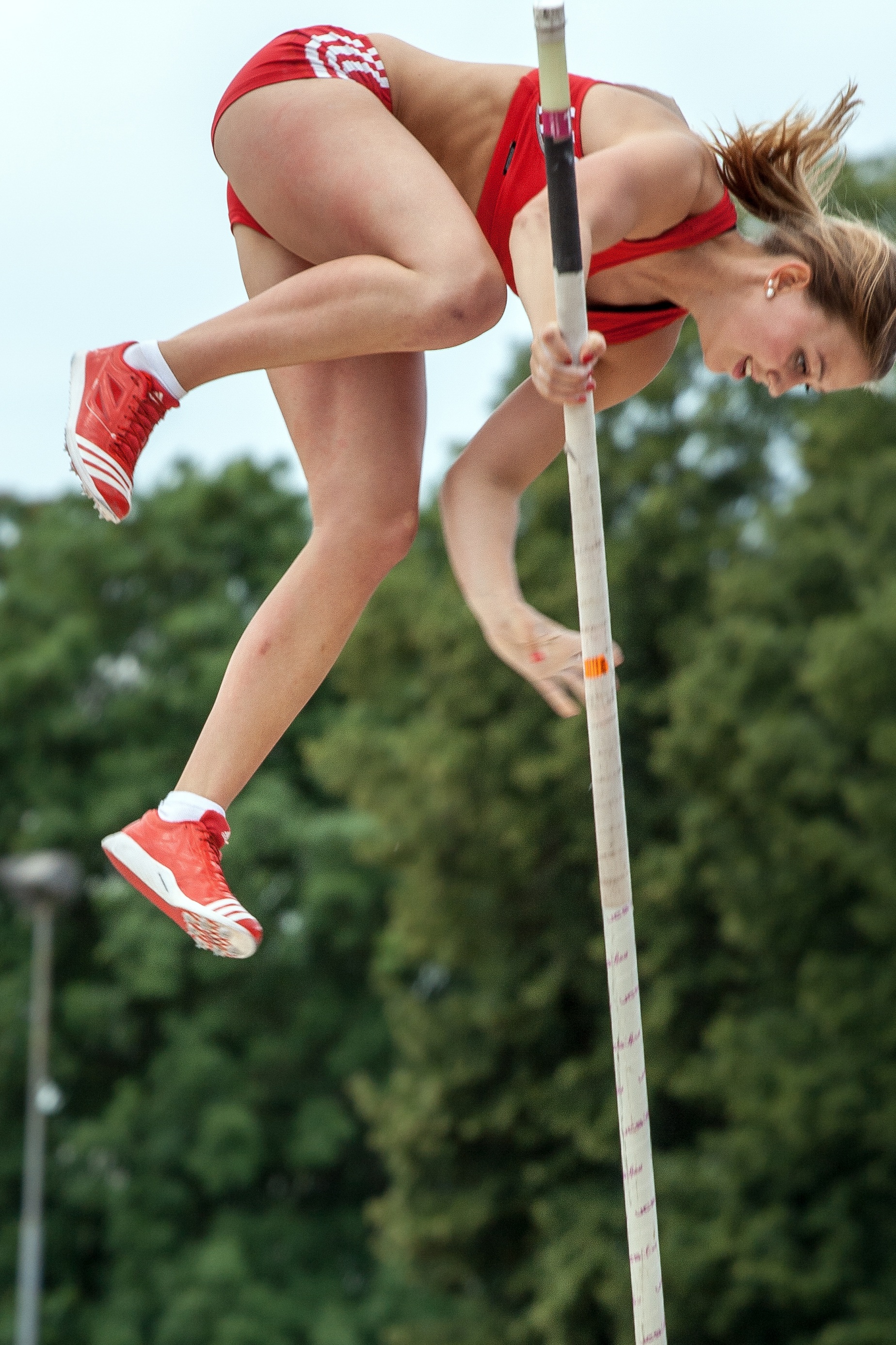 women, outdoors, pole vault, females, junior gala mannheim, girls, casual clothing, leisure activity, holding, 2K, lifestyles, adult, red, child, one person, Phone HD Wallpaper