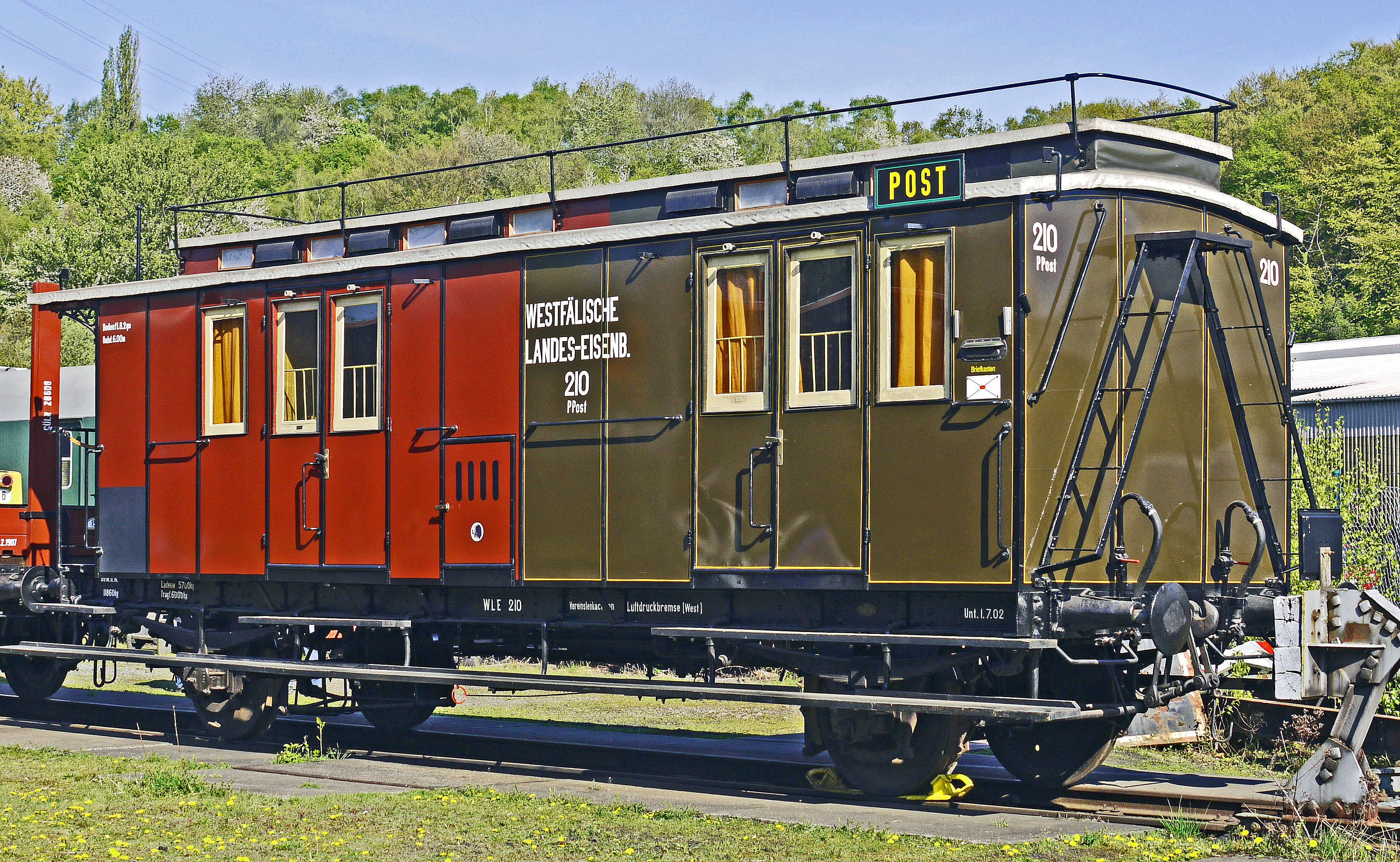 vehicle, sunlight, train - vehicle, turn of the century, transportation, national railway, bochum-dahlhausen, color, Post, architecture, restored, railroad car, HD Wallpaper