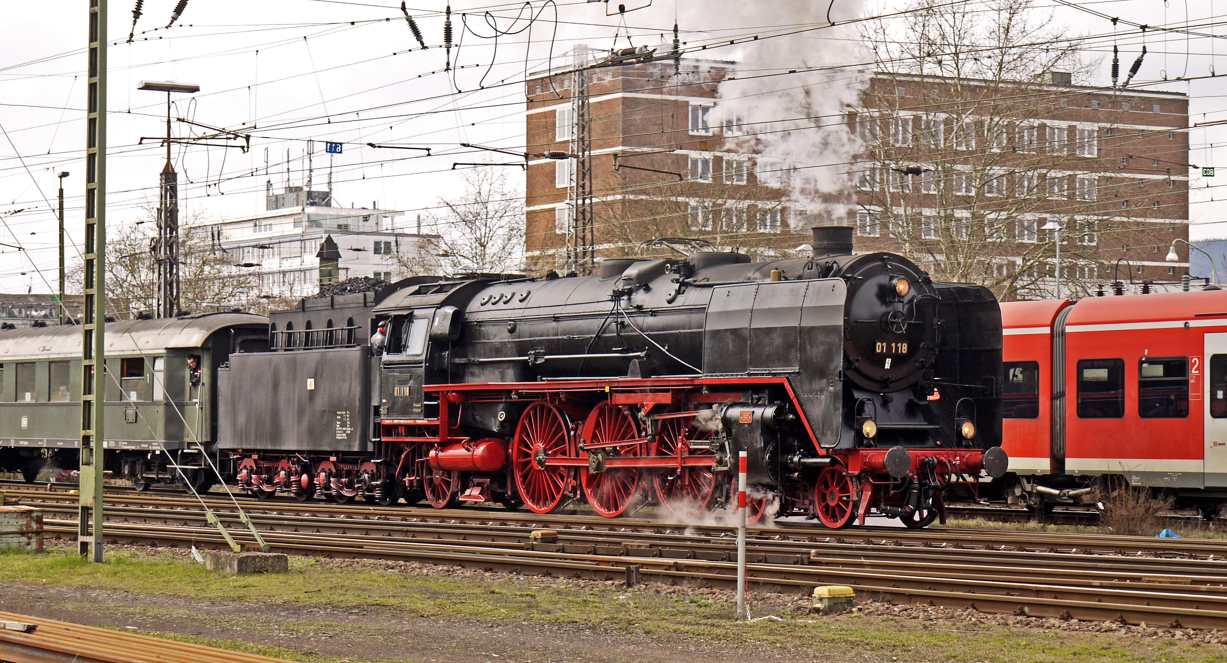 land vehicle, br 01, central station, steam train, building exterior, a train car, built structure, travel, railway, railroad car, oldtimer, red, nostalgia, HD Wallpaper