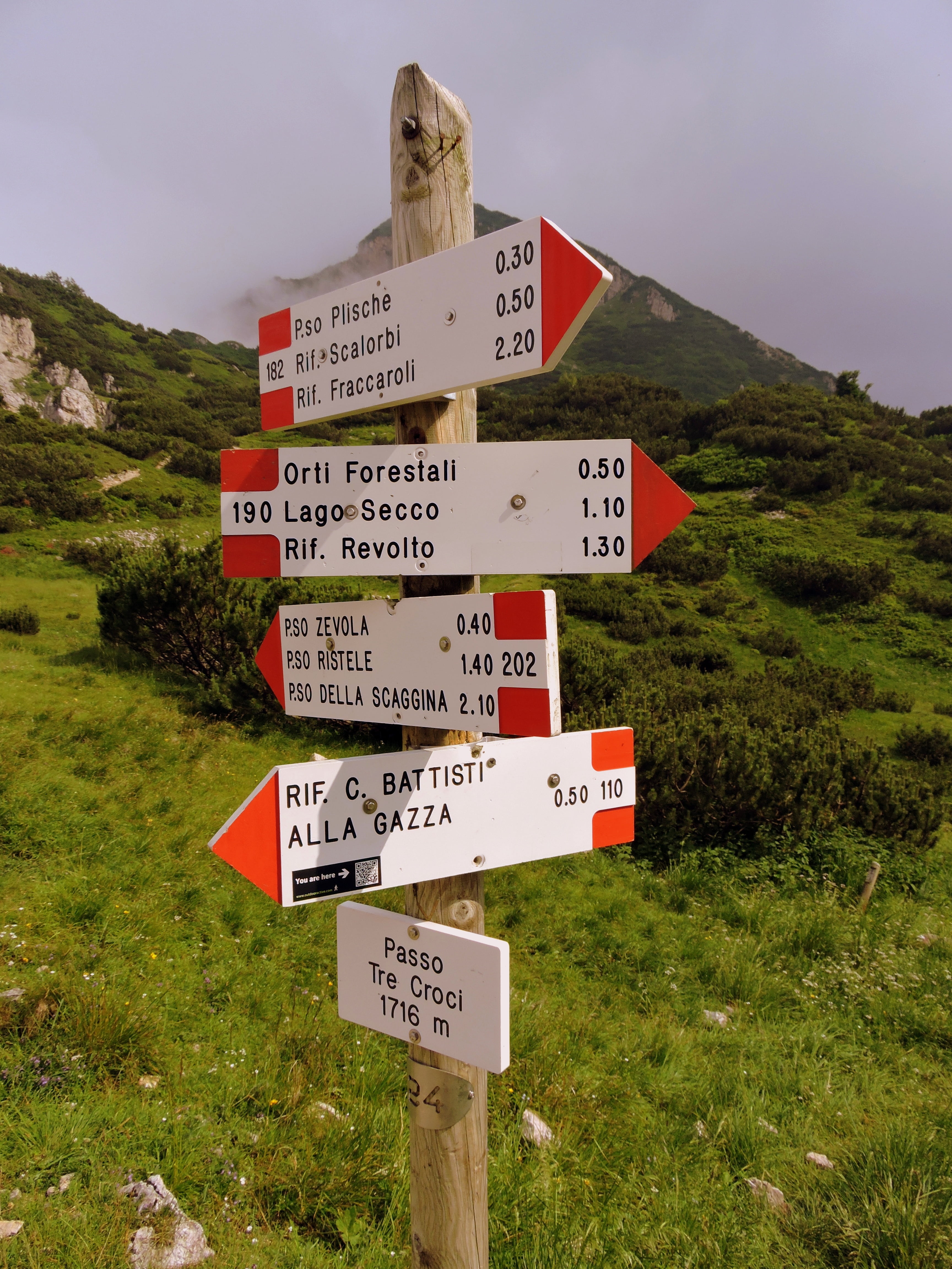 guidance, mountain, message, green color, cartel, trail, no people, nature, information, field, land, 4K, sign, outdoors, road sign, sky, grass, text, Phone HD Wallpaper