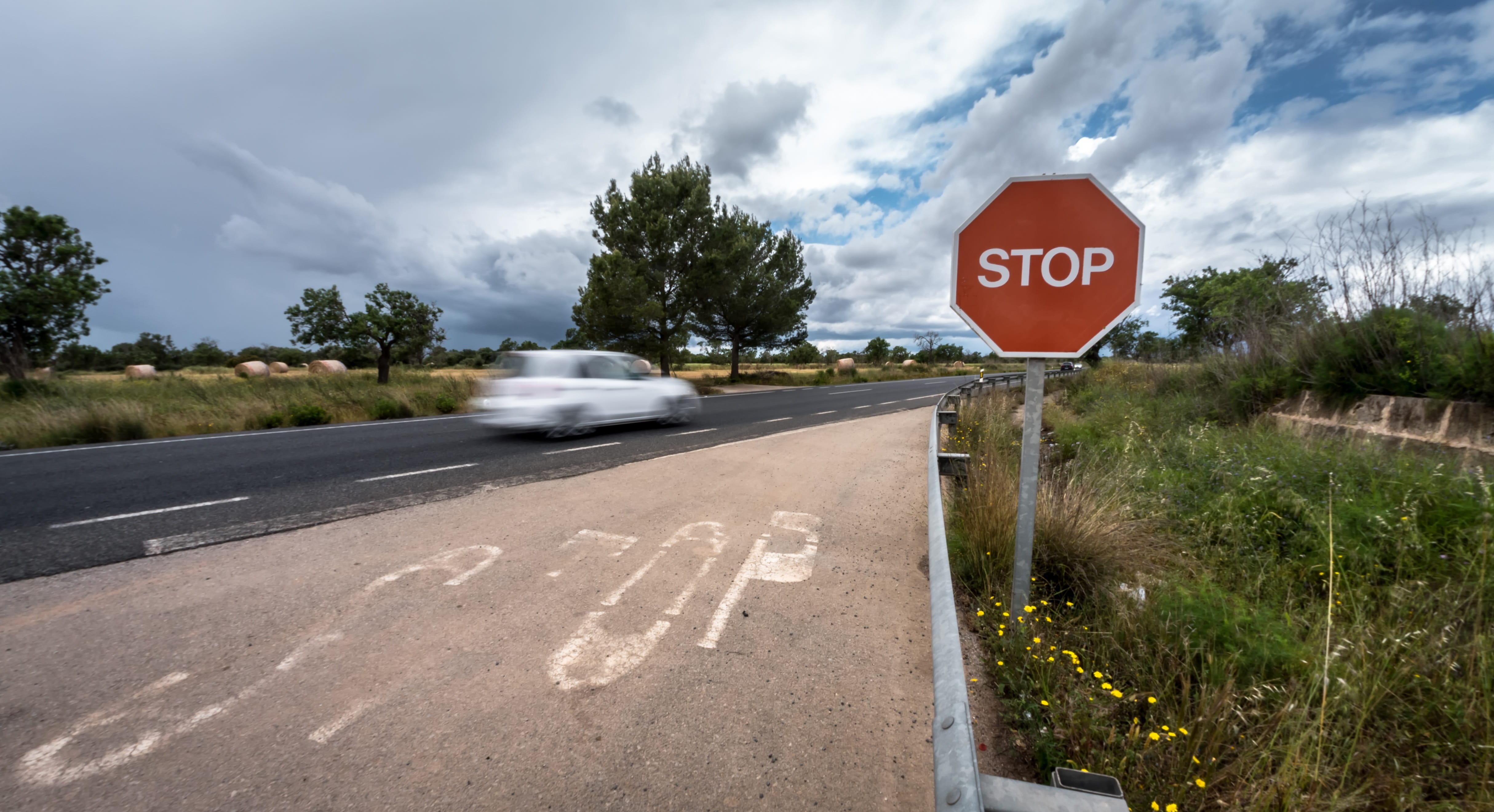 architecture, cloud - sky, asphalt, speed, tree, 4K, capital letter, dgt, automobile, nature, open air, traffic, jam, forbidden, day, road sign, building, HD Wallpaper