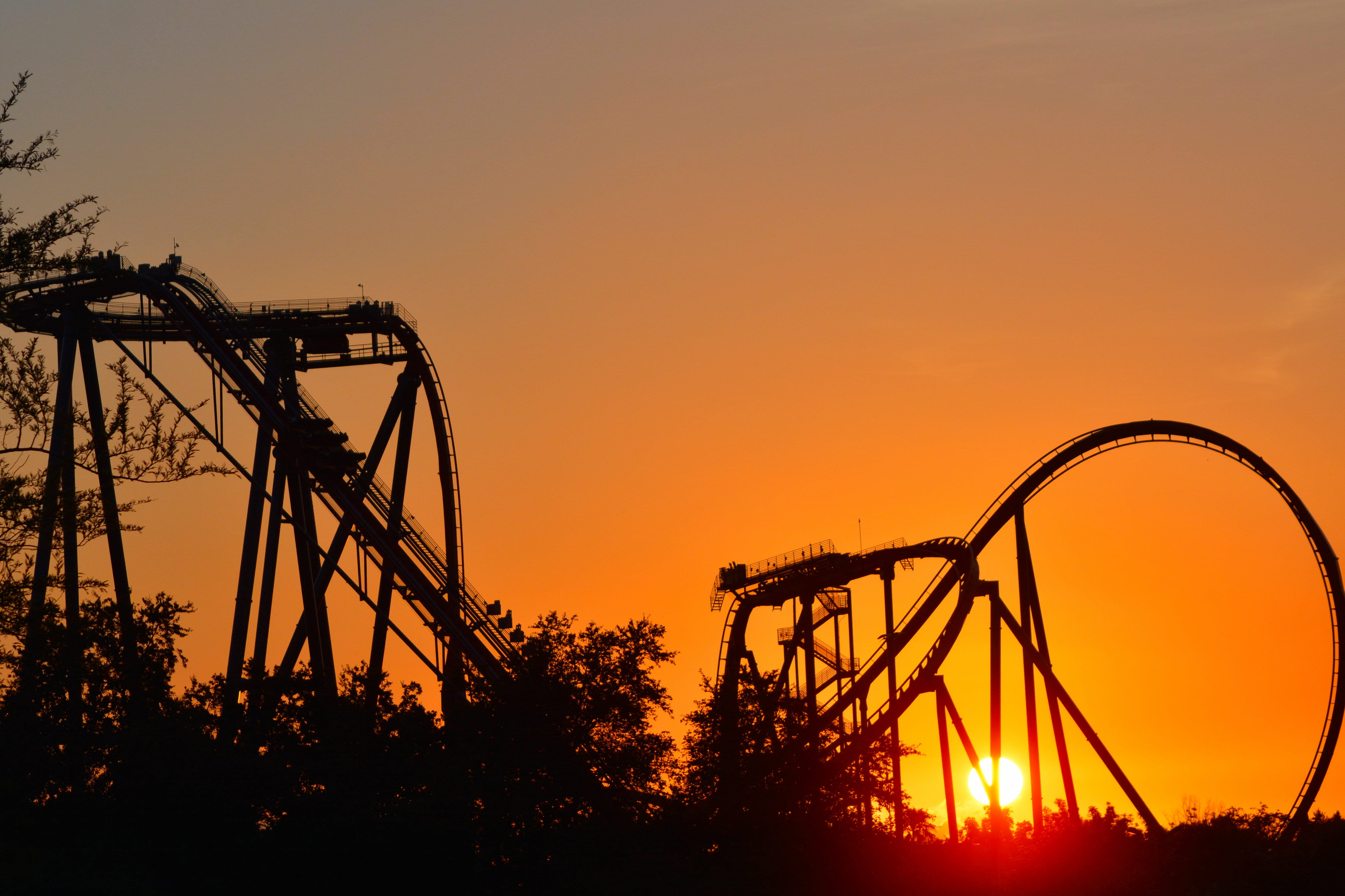 low angle view, amusement park, sunset, sunlight, sky, architecture, orange, industry, entertainment, plant, built structure, tampa, tree, no people, metal, HD Wallpaper