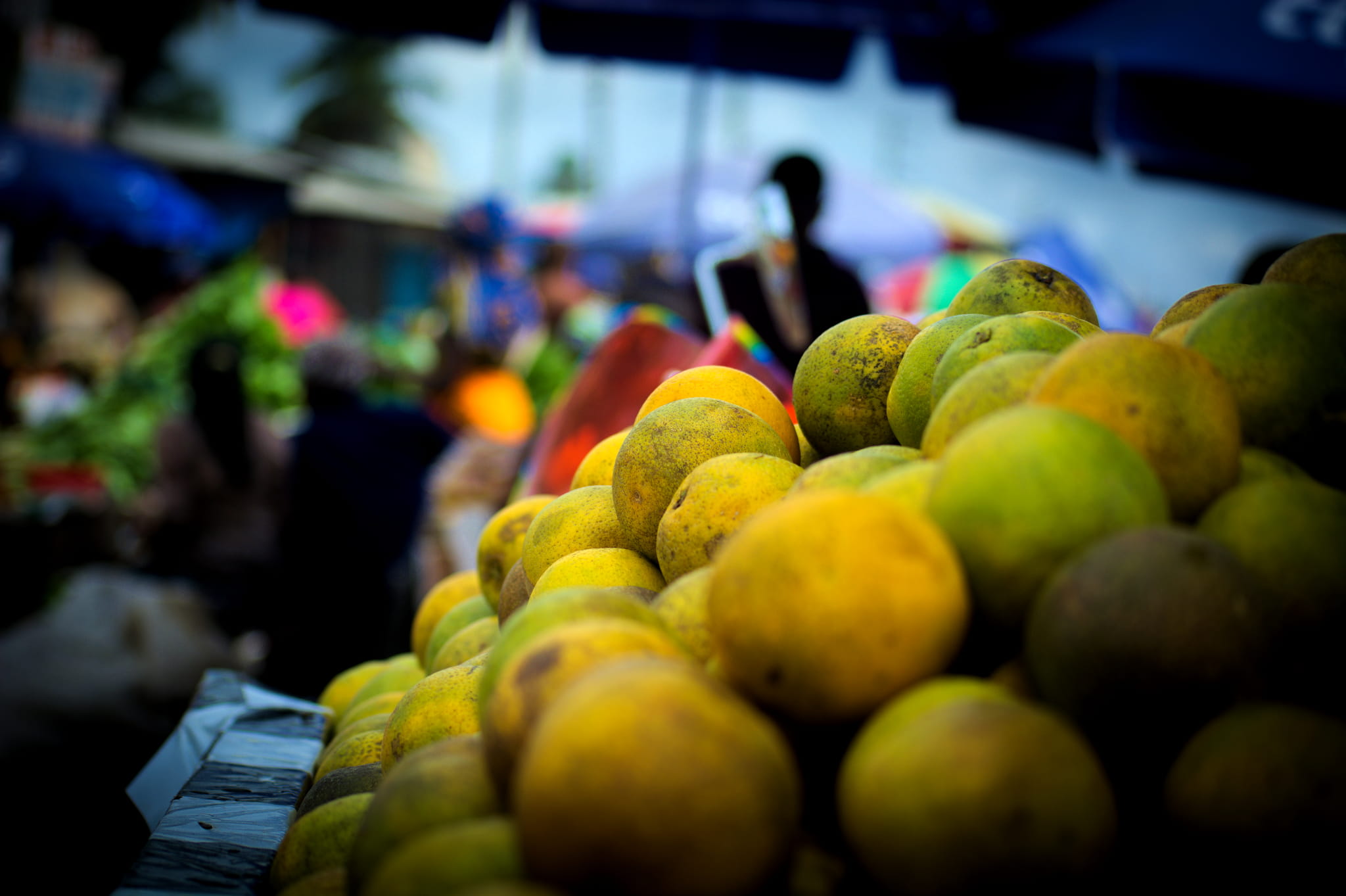 retail, freshness, incidental people, oranges, fruit, ripe, abundance, food and drink, market stall, market, focus on foreground, street market, for sale, HD Wallpaper