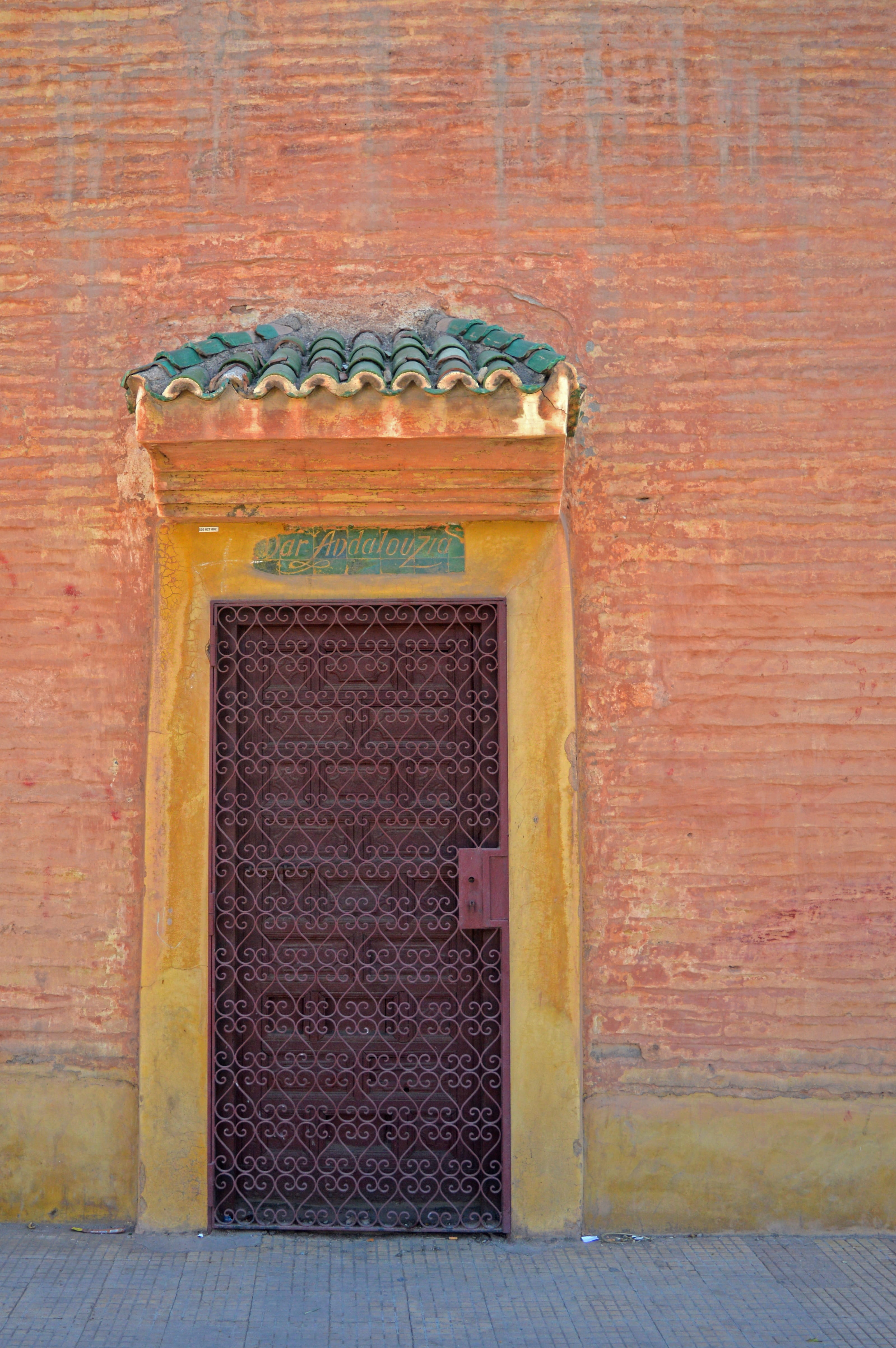 building, the past, outdoors, architecture, Marrakech, no people, entrabce, dar, history, 4K, wood - material, old, brick wall, closed, safety, building exterior, Phone HD Wallpaper
