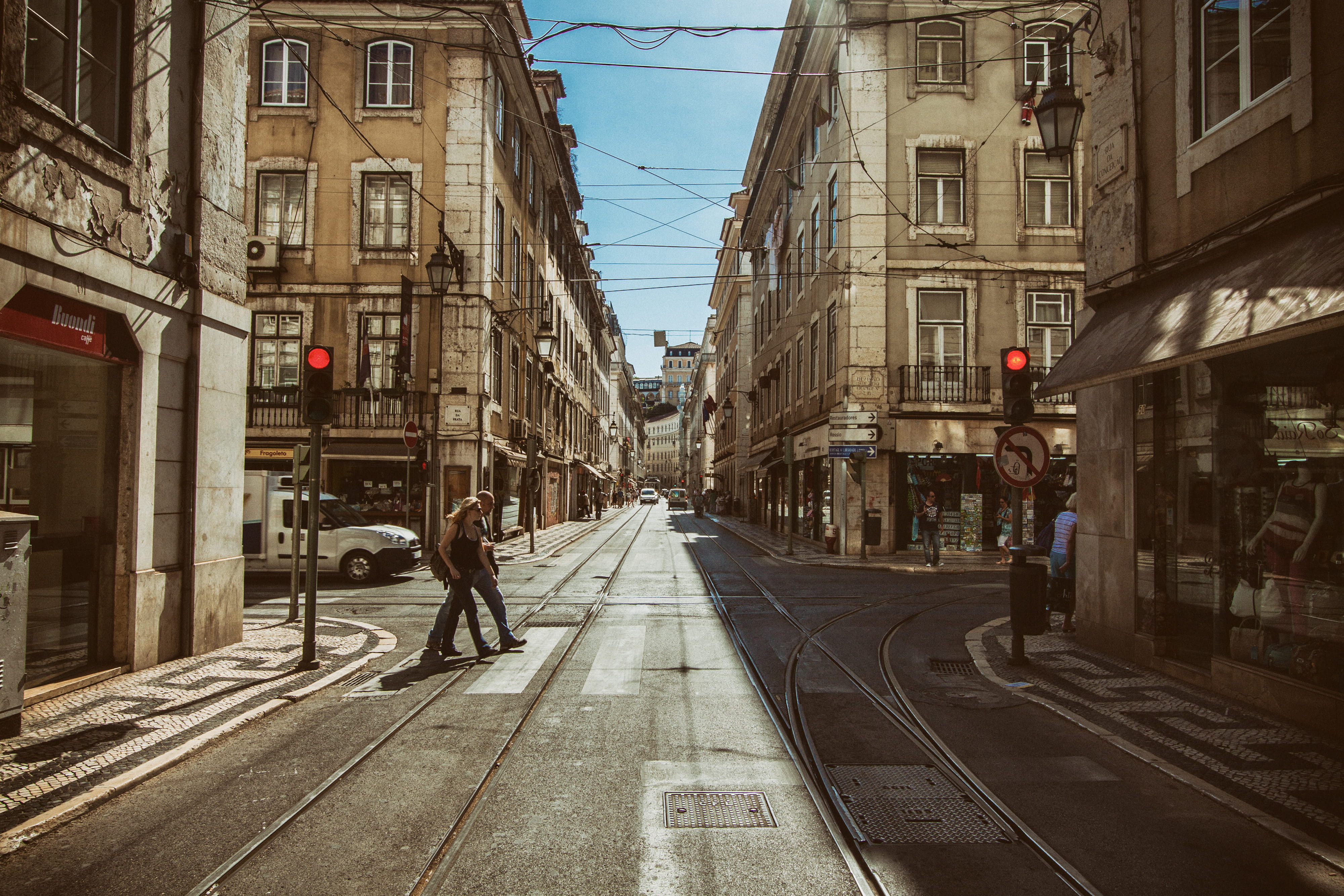 Street, building Exterior, mode of transportation, urban Scene, urban, the way forward, diminishing perspective, road, building, traffic signal, sky, cityscape, HD Wallpaper