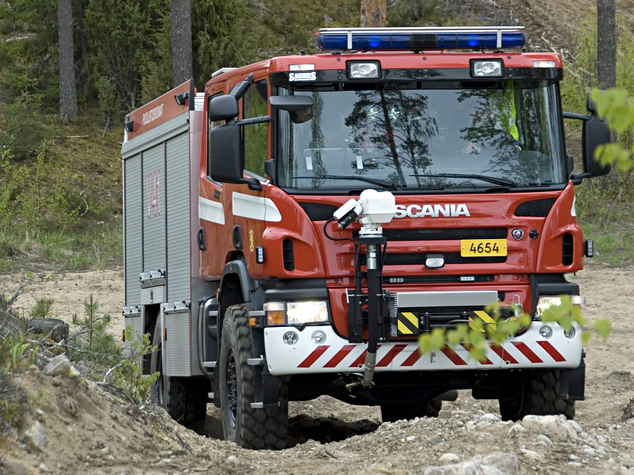 scania, 1080P, fire, cab, 2005, 4x4, firetruck, p380, emergency, engine, crew, HD Wallpaper