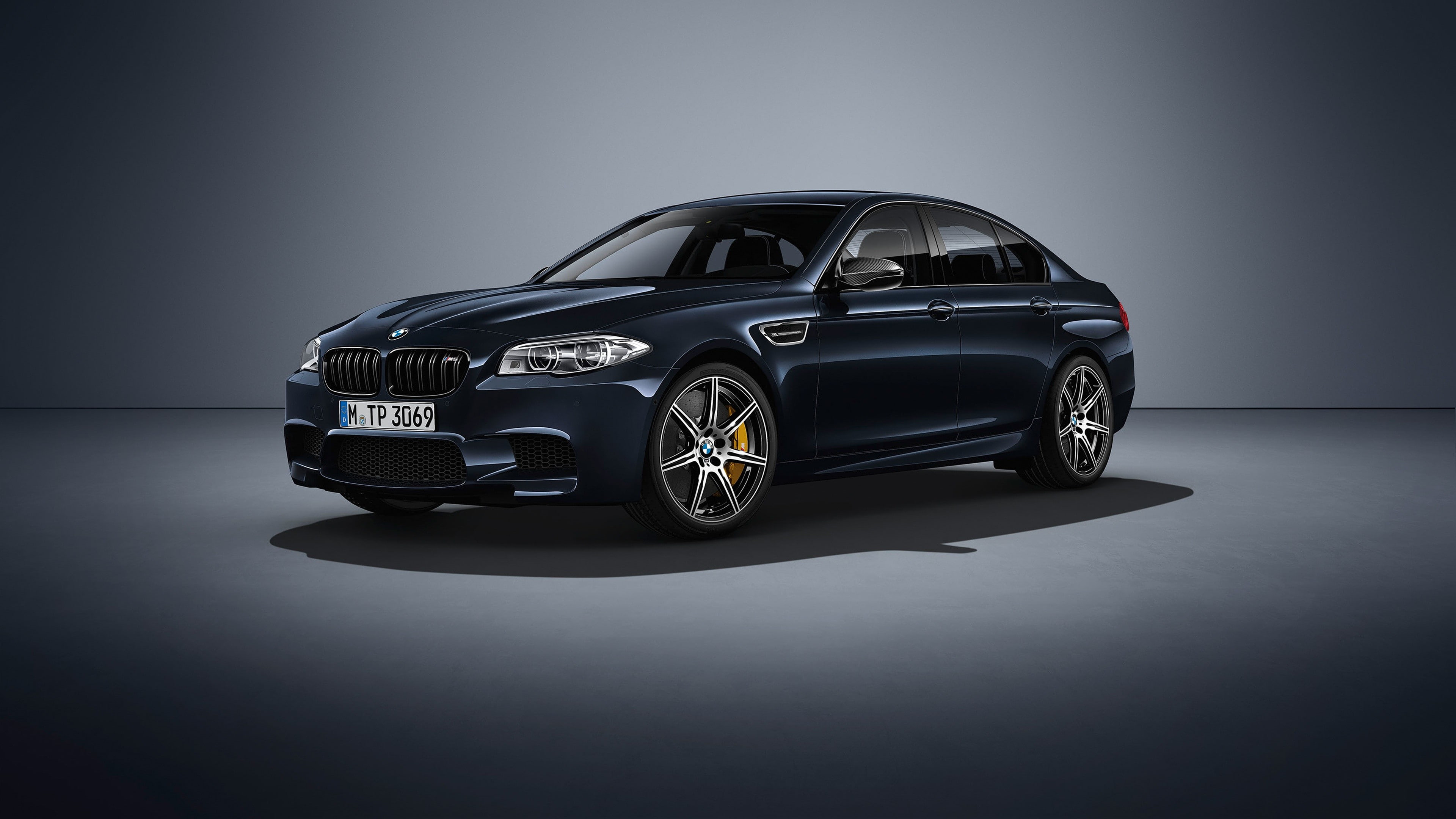 silver colored, 4K, black color, gray, speed, luxury, wealth, gray background, front view, clean, car bmw m5 competition edition, wheel, car, studio shot, HD Wallpaper