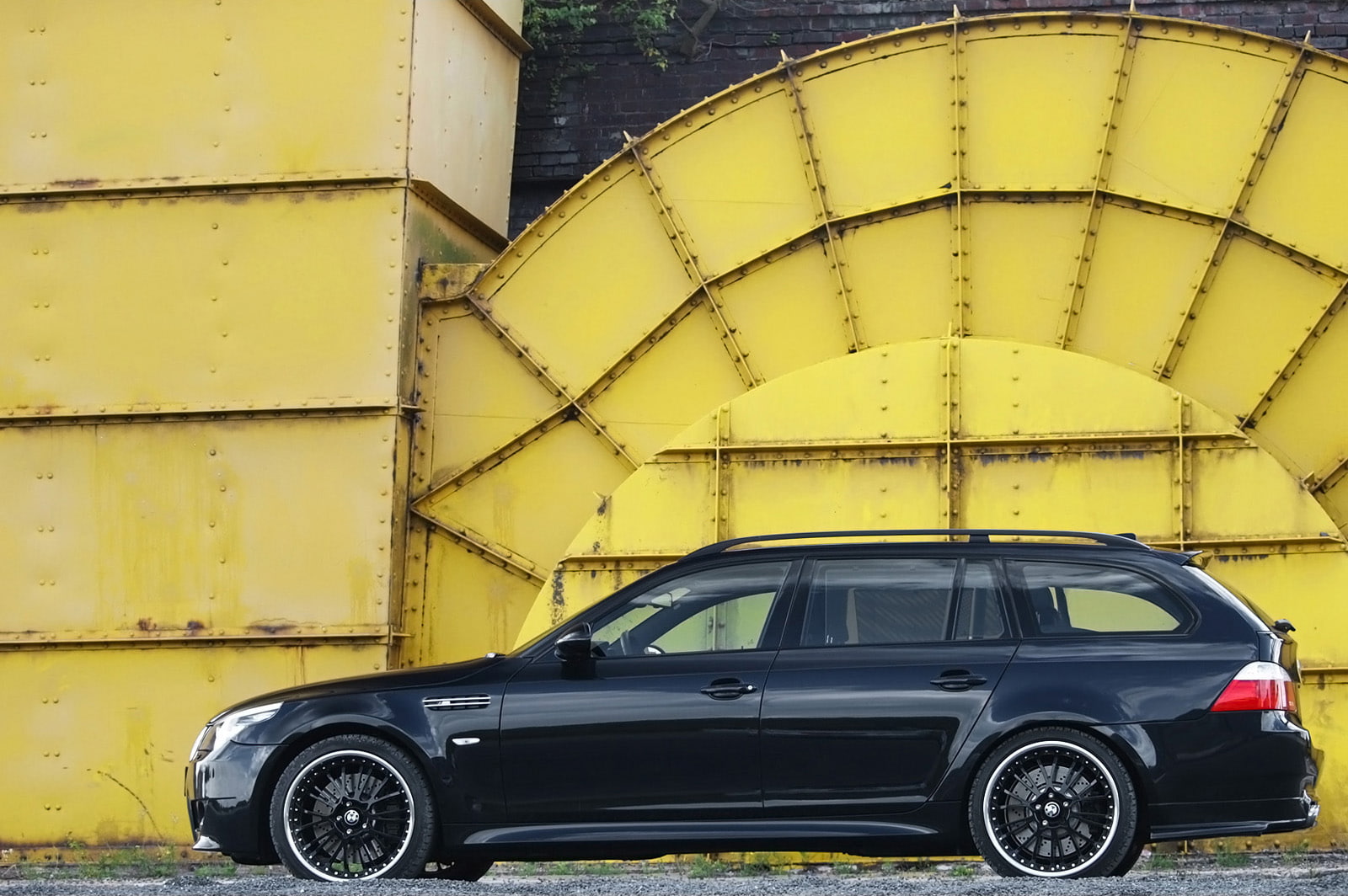 competition, outdoors, bmw, touring, dark, vintage car, land vehicle, building exterior, day, no people, built structure, stationary, connection, retro styled, HD Wallpaper