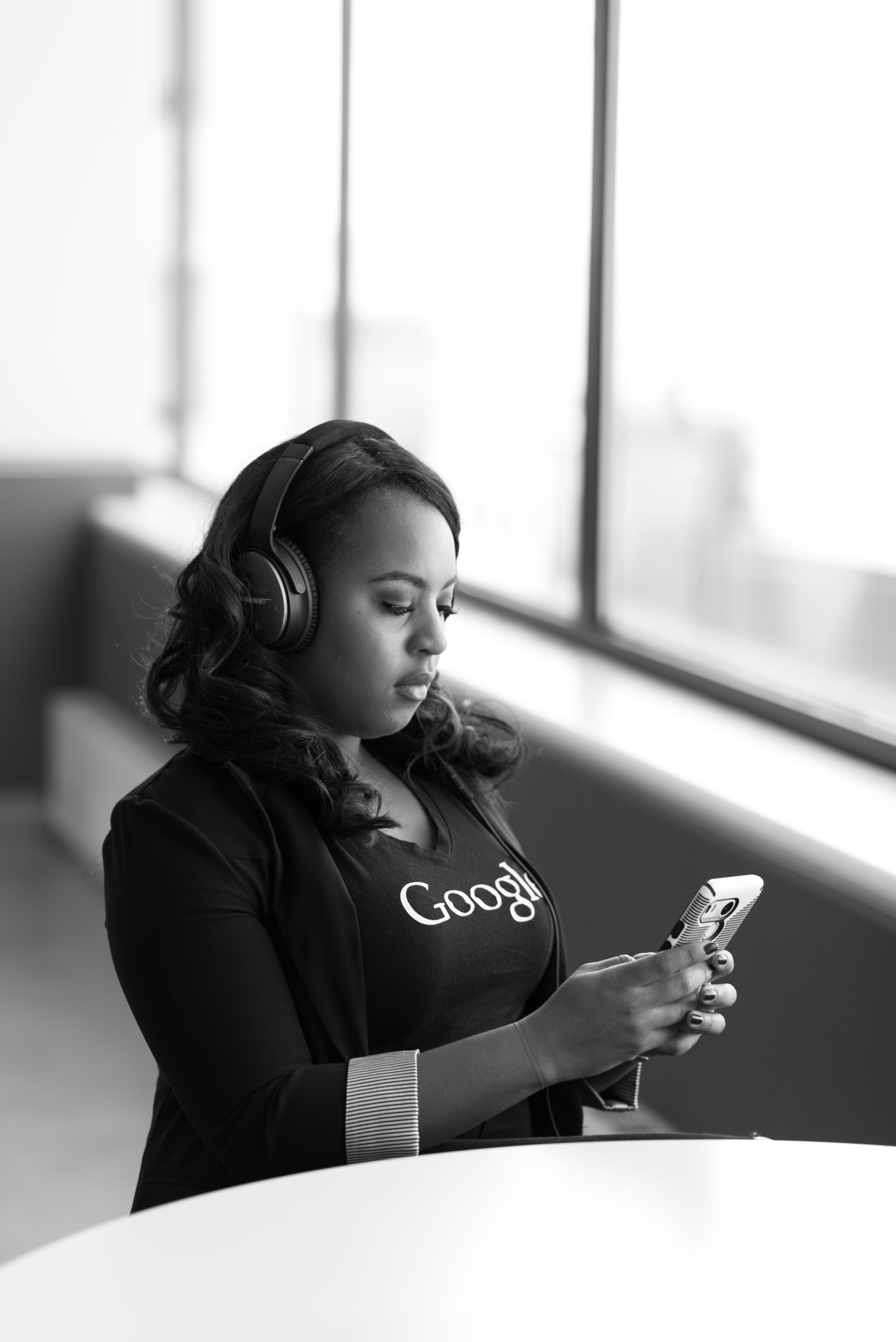 wireless, sitting, focus on foreground, ear, waist up, woman, 5K, smartphone, photo, person, wear, fashion, sit, black-and-white, one person, casual clothing, Phone HD Wallpaper