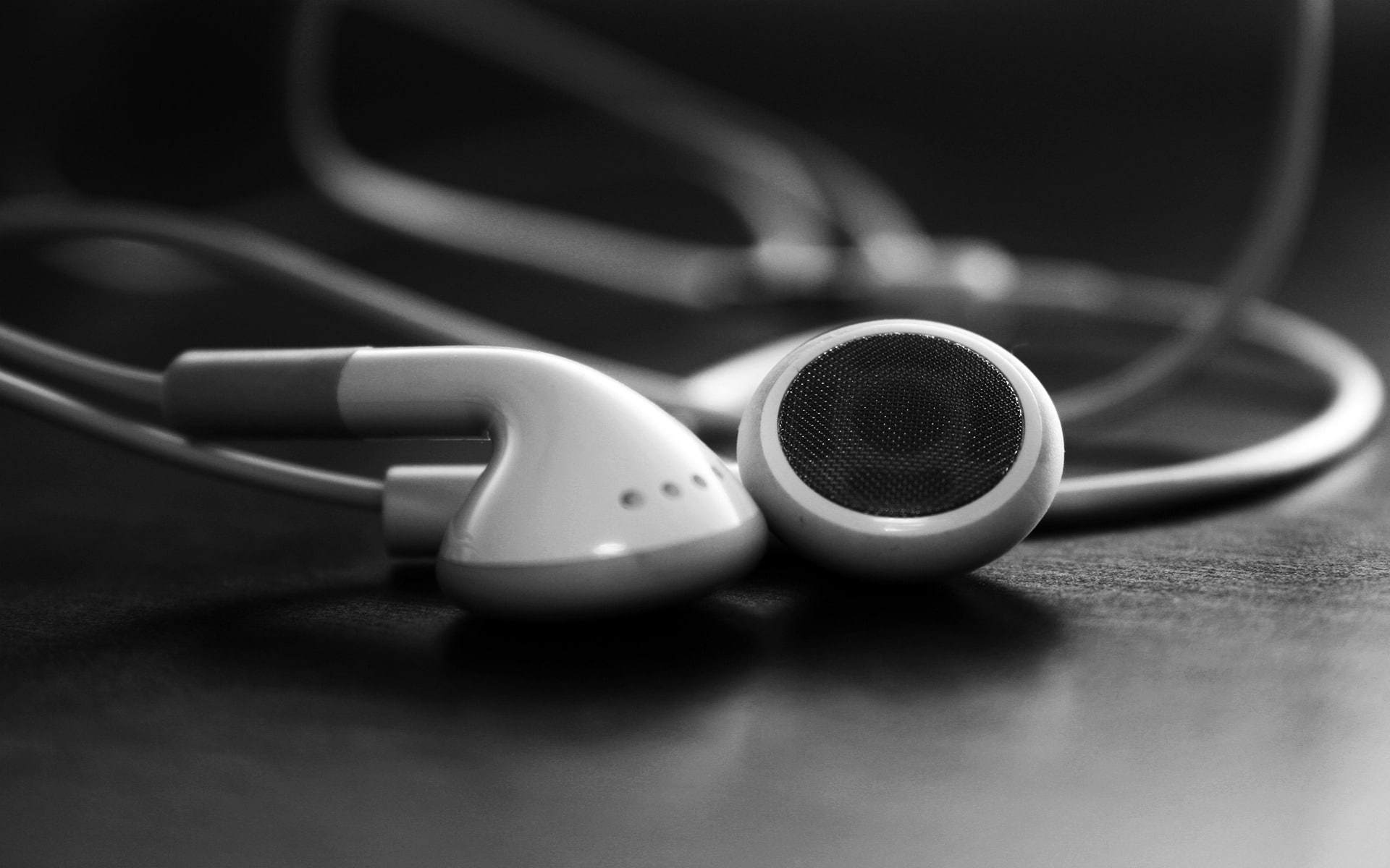 electricity, focus on foreground, no people, 1080P, still life, music, cable, close-up, table, advertising, audio equipment, listening, technology, HD Wallpaper