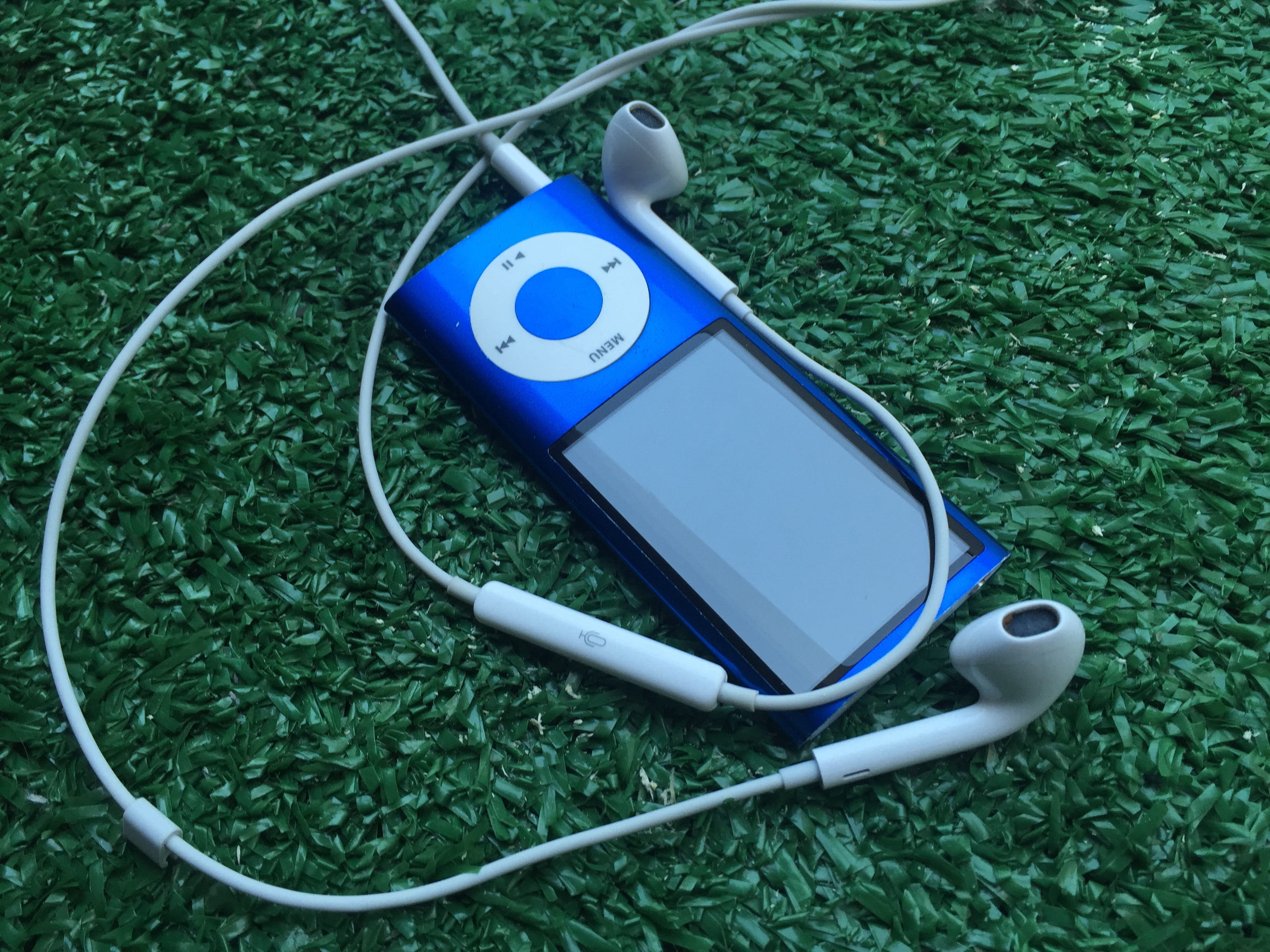 cable, apple, outdoors, nature, high angle view, no people, gardening, headphones, connection, wireless technology, 2K, plant, in-ear headphones, music, HD Wallpaper