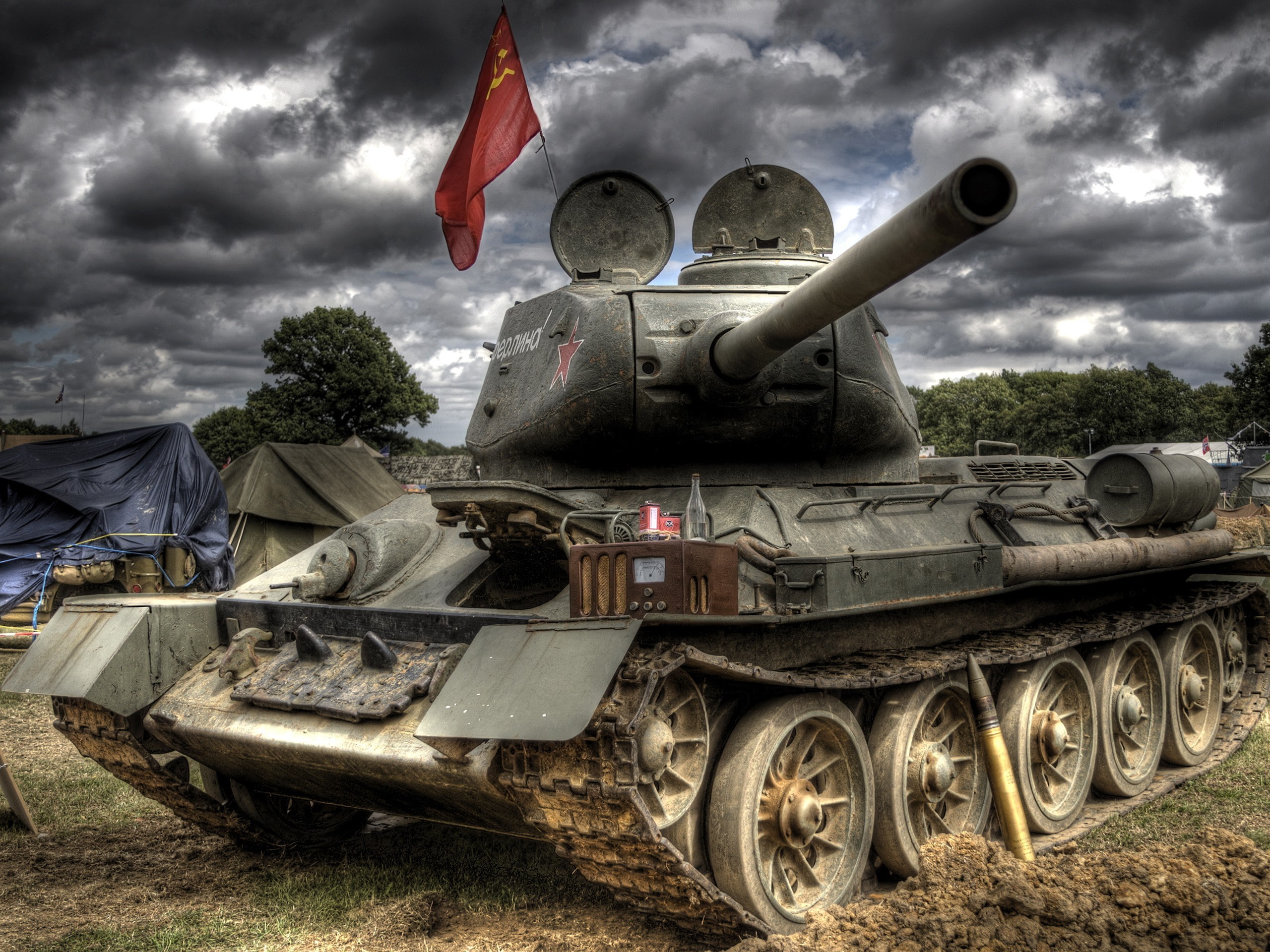government, nature, weapon, mode of transportation, 2K, day, t34 85, patriotism, army, armed forces, armored tank, no people, tank, plant, flag, sky, military, HD Wallpaper