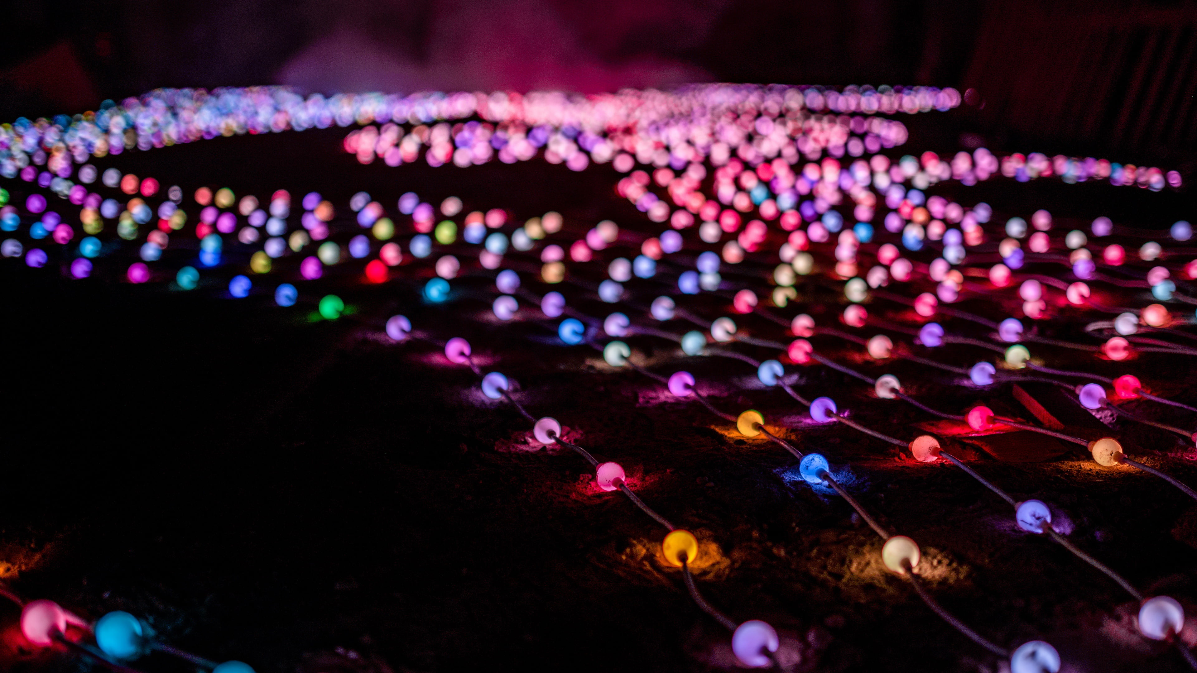 bokeh, garlands, 4K, glare, glow, bulbs, 4k uhd background, lights, blur effect, holidays, colorful, HD Wallpaper