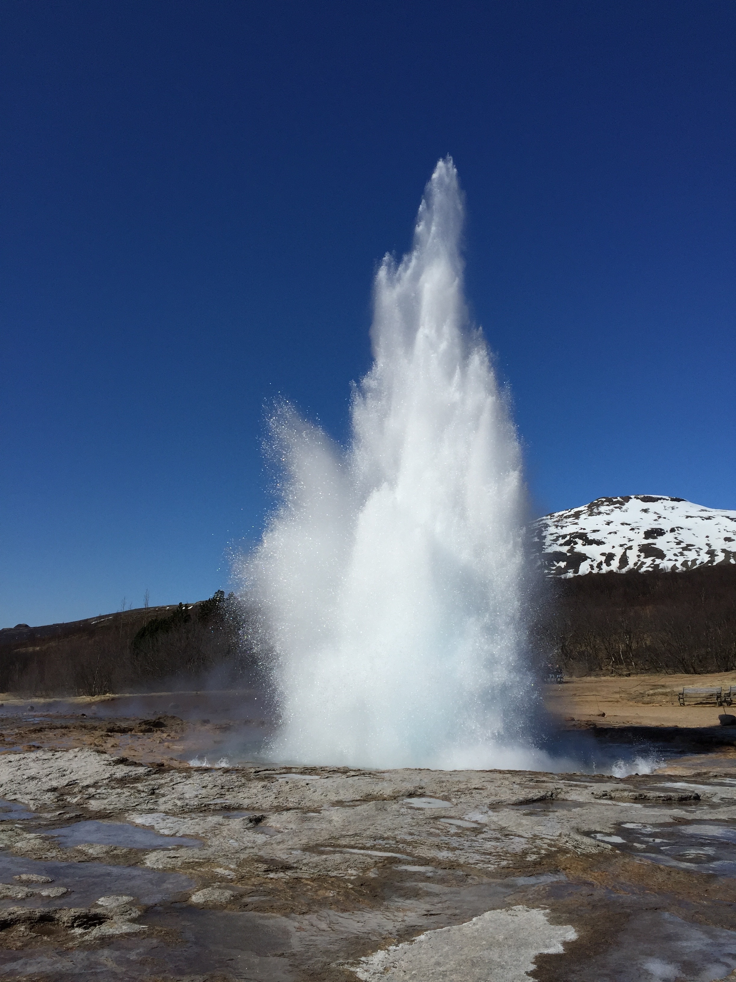 tourist, outdoors, scenics - nature, geyser, iceland, nature, geysir, clear sky, motion, golden circle, energy, sky, environment, power in nature, icelandic, Phone HD Wallpaper
