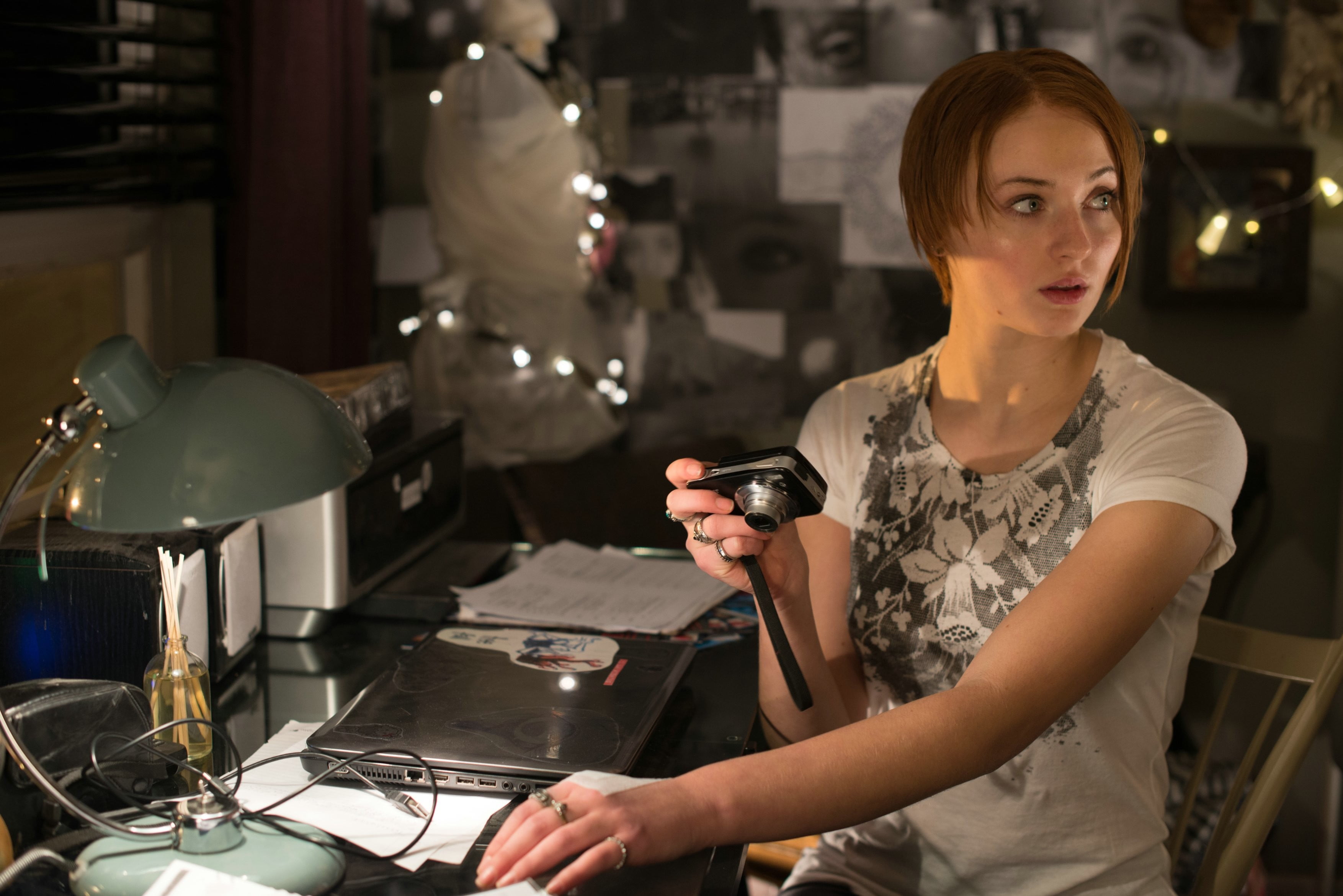 casual clothing, lifestyles, front view, business, beauty, leisure activity, Another Me, women, adult, Sophie Turner, 2K, focus on foreground, one person, HD Wallpaper