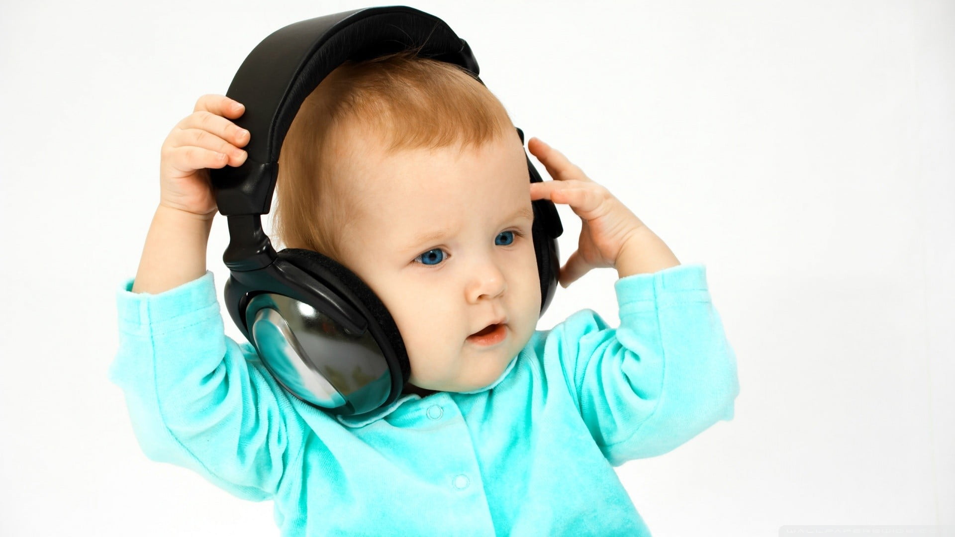 technology, cordless, men, cut out, listening, offspring, noise, males, child, portrait, casual clothing, indoors, childhood, music, innocence, studio shot, HD Wallpaper