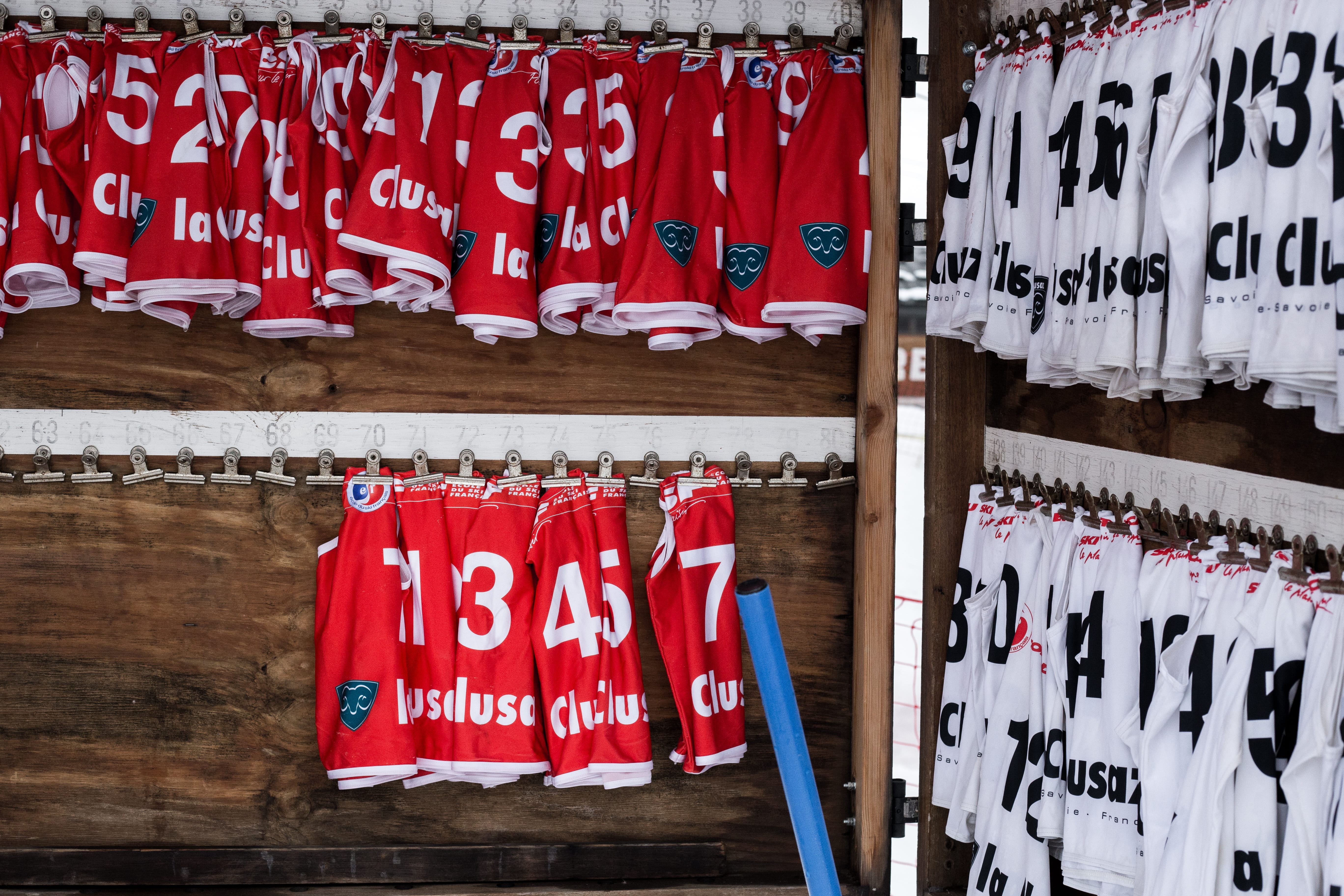 5K, day, in a row, sale, la clusaz, no people, market, snow, france, race, alpes, abundance, retail display, skiing, hanging, large group of objects, sport, HD Wallpaper