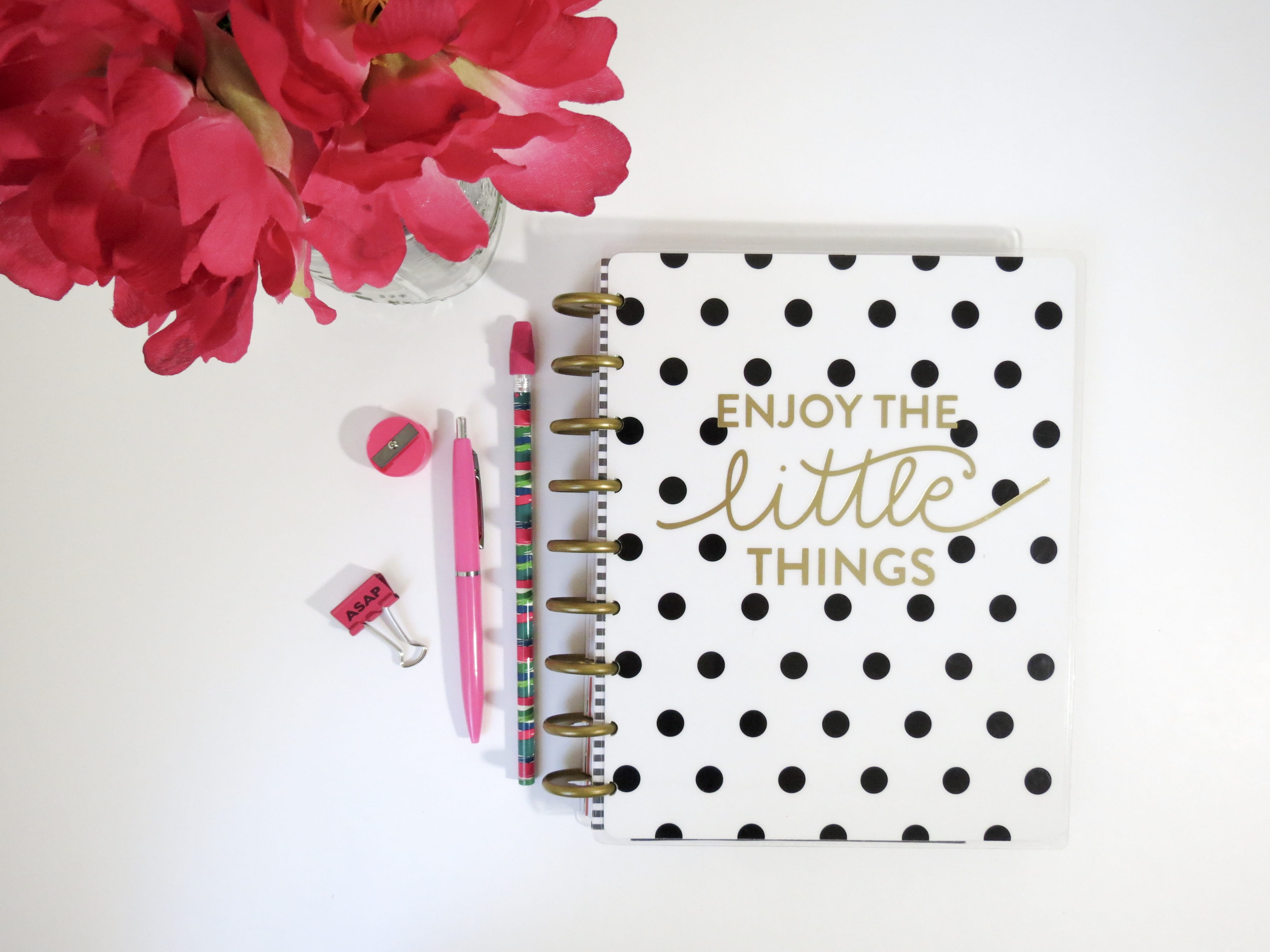pink color, enjoy, white background, pattern, directly above, plant, symbol, flowers, love, table, planner, romance, fragility, message, paper clip, freshness, HD Wallpaper