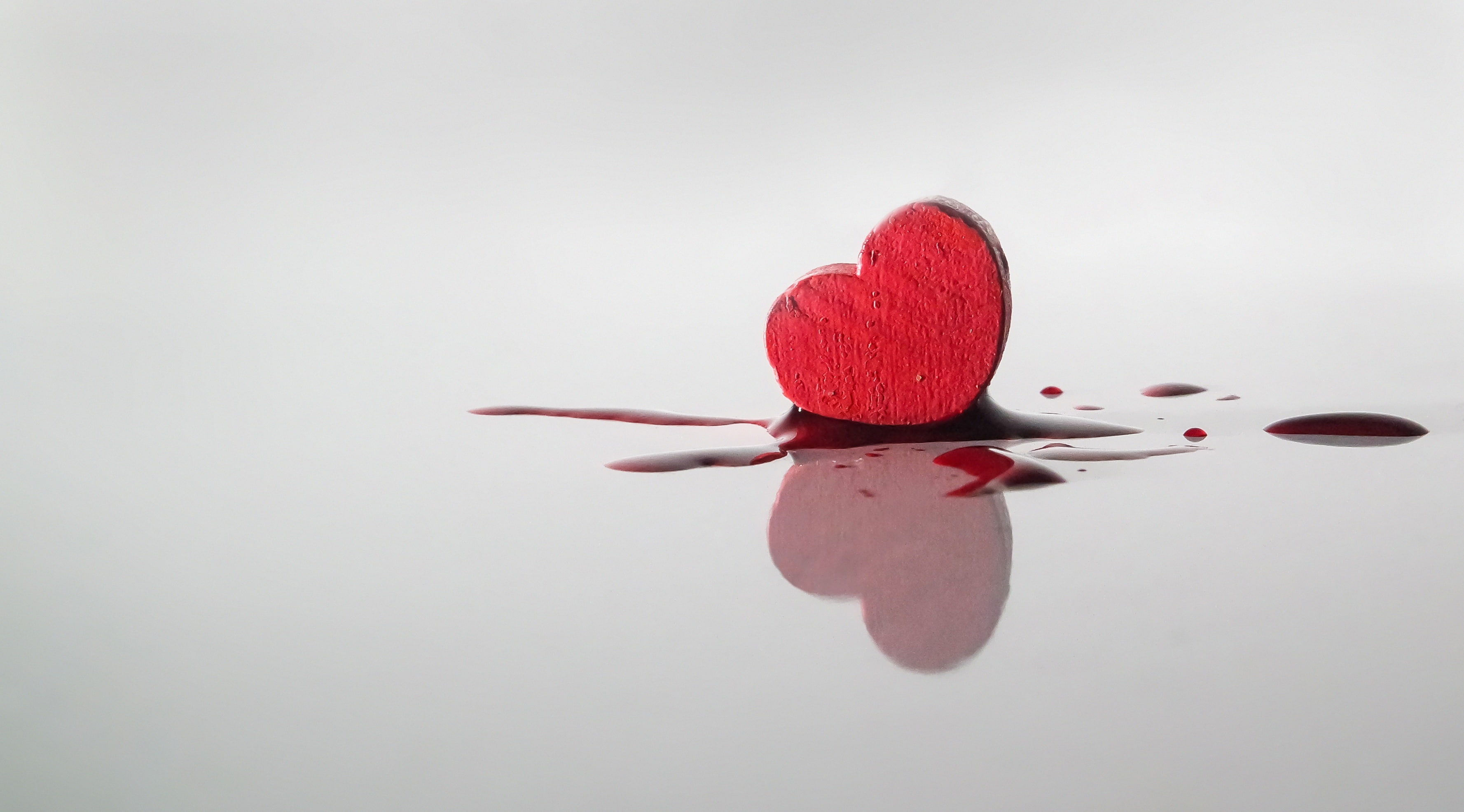 shadow, freshness, 2K, studio shot, little, nature, thing, white background, craft, heart, copy space, drop, gray background, blood, called, still life, HD Wallpaper