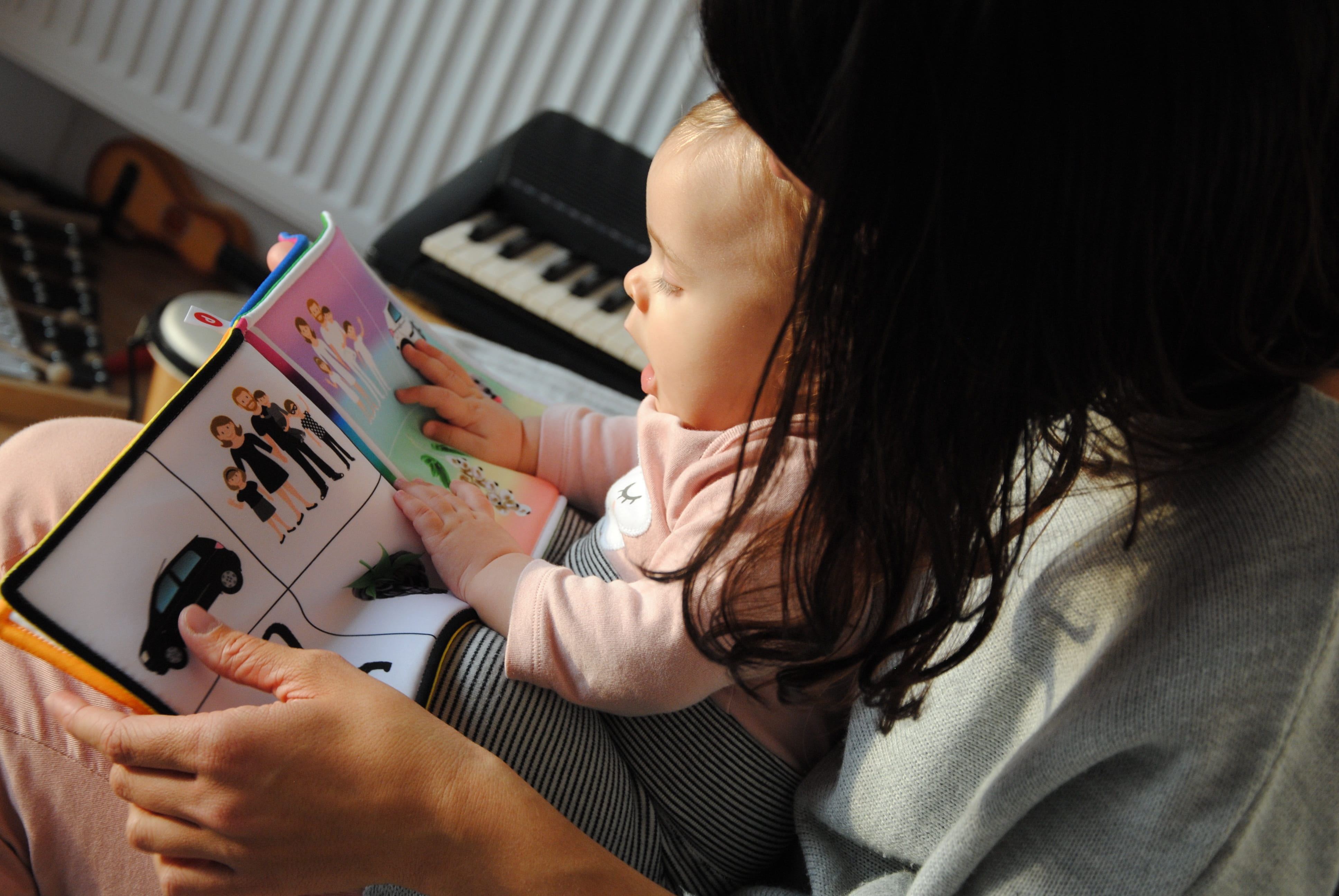 connection, family, portrait, holding, the little girl, people, technology, indoors, innocence, computer, offspring, booklet, women, home interior, a small child, HD Wallpaper