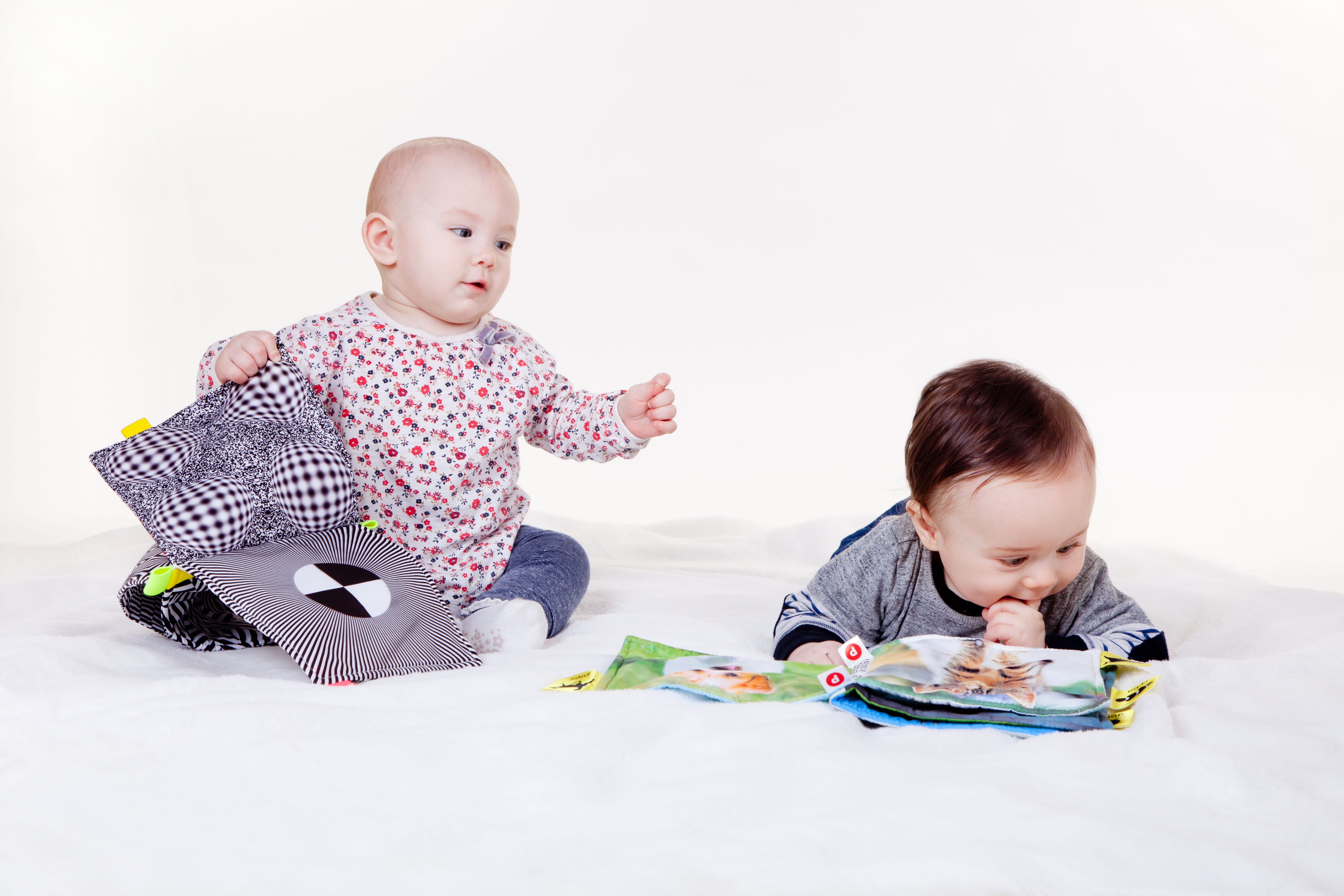females, cute, young, siblings, togetherness, emotion, little thing, children, learning, childhood, motherhood, booklet, positive emotion, family, floor, HD Wallpaper